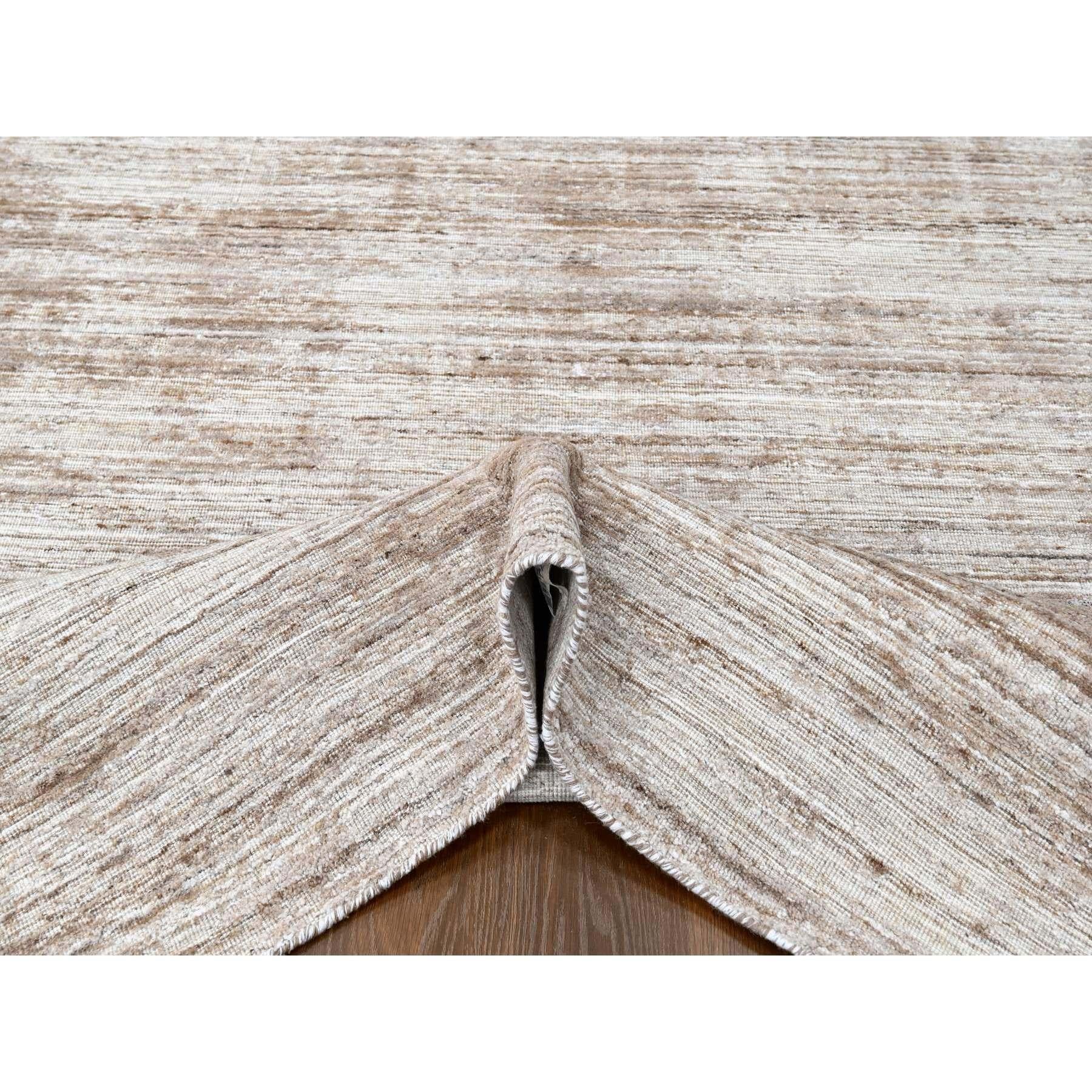 Annodato a mano 8'x10' Umber Brown Hand Loomed Wool and Plant Based Silk Modern Design Rug in vendita