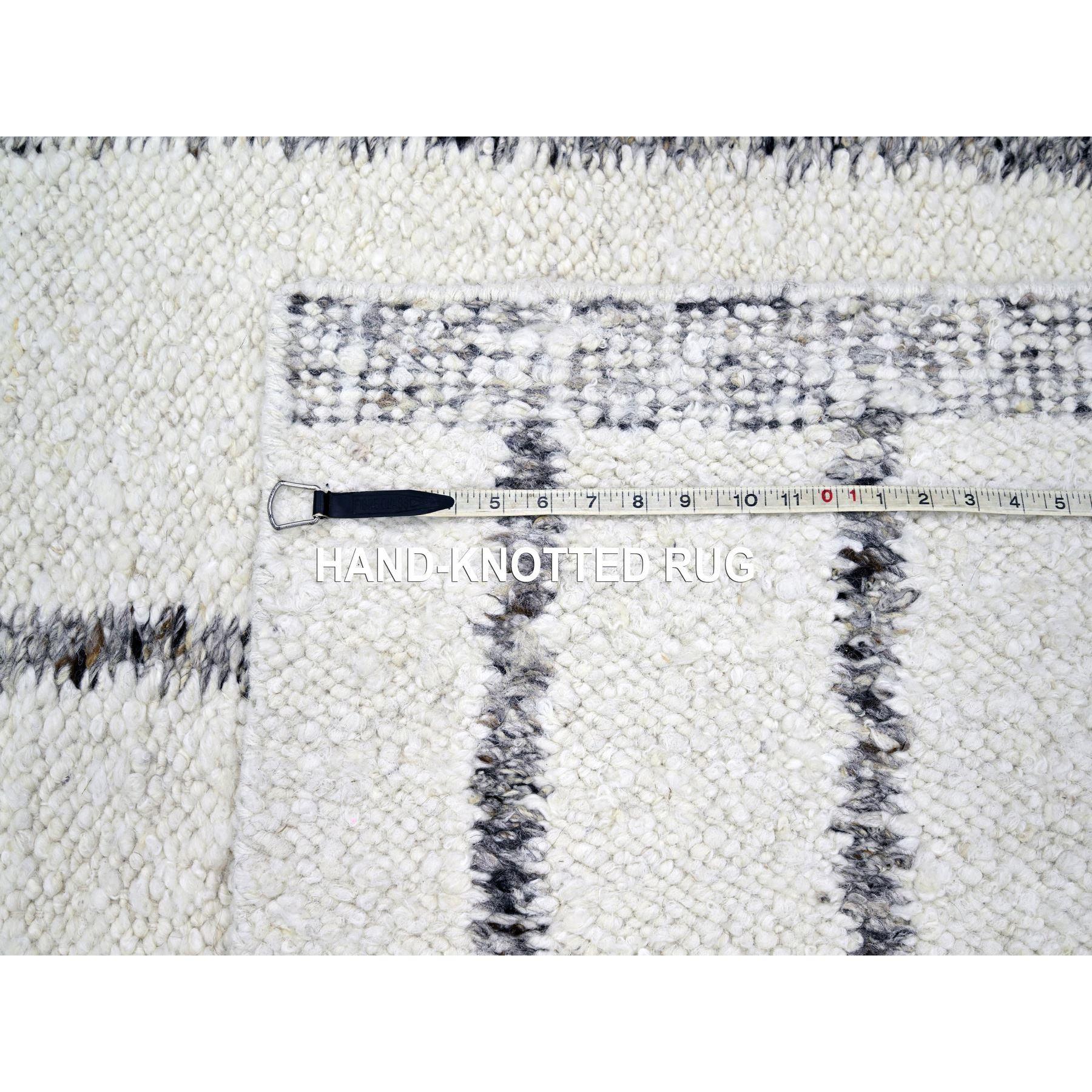 8'x10' Weißer marokkanischer Webteppich Line Design Modern Textured Wool Hand Knotted Rug im Angebot 4