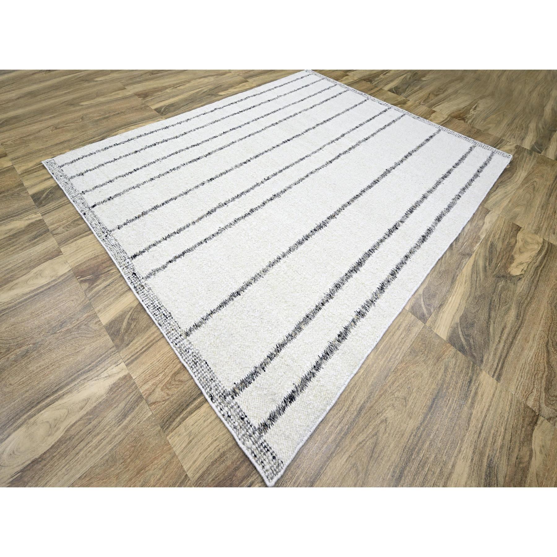 8'x10' Weißer marokkanischer Webteppich Line Design Modern Textured Wool Hand Knotted Rug (Indisch) im Angebot
