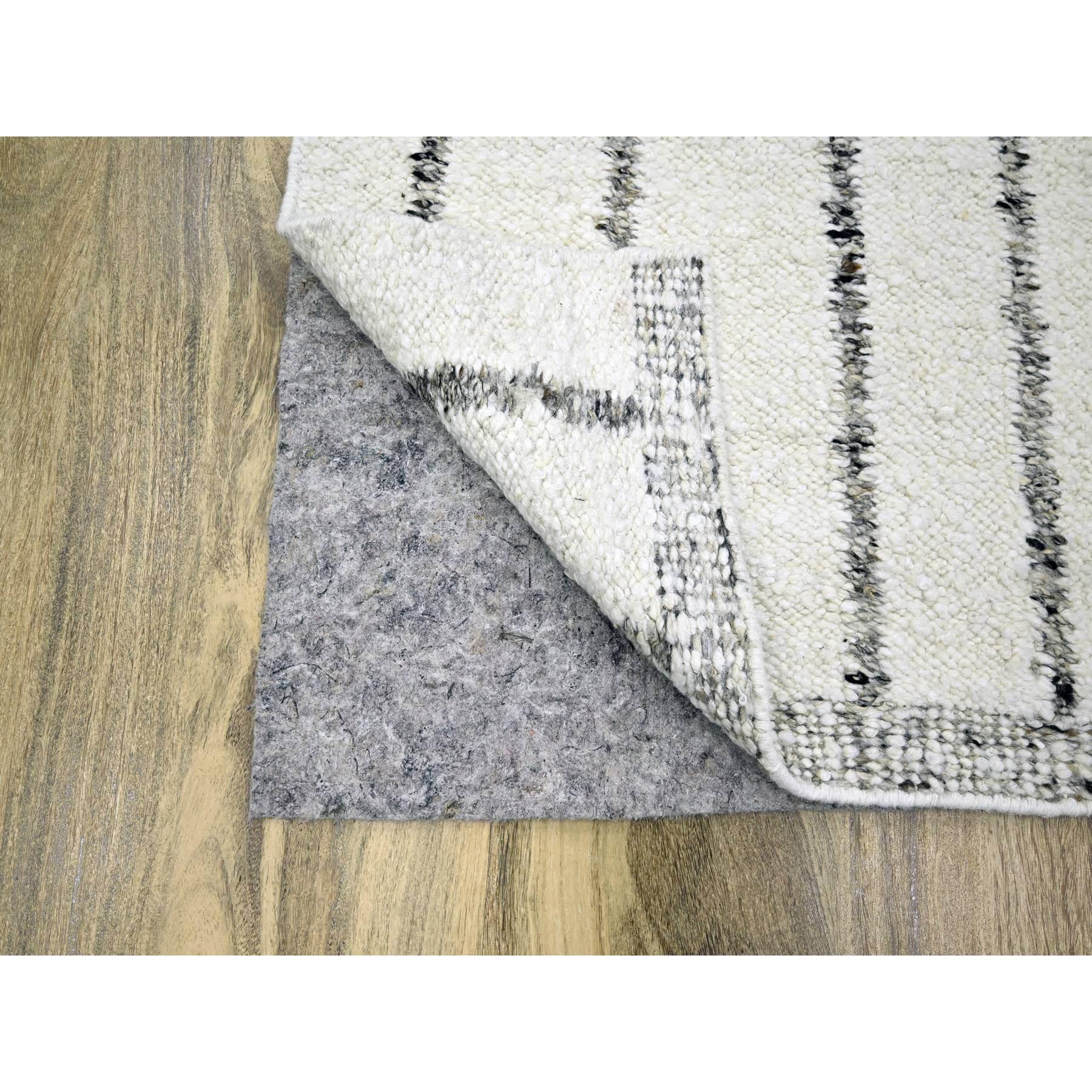 8'x10' Weißer marokkanischer Webteppich Line Design Modern Textured Wool Hand Knotted Rug (Handgeknüpft) im Angebot
