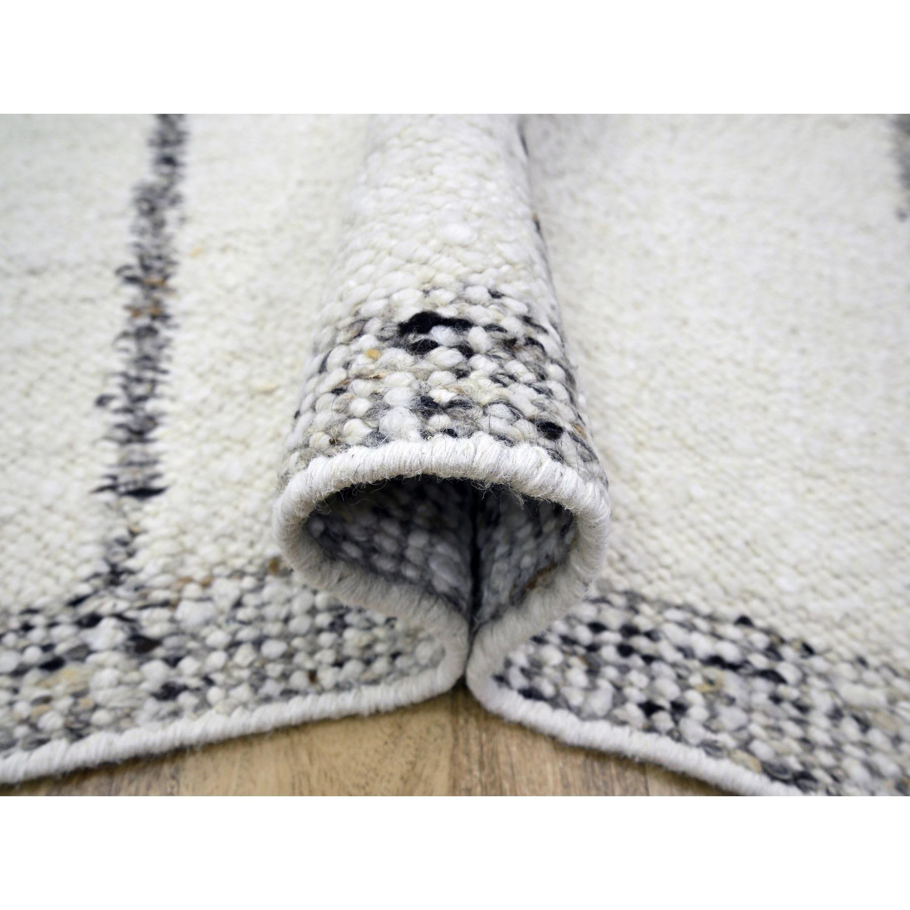 8'x10' Weißer marokkanischer Webteppich Line Design Modern Textured Wool Hand Knotted Rug im Zustand „Neu“ im Angebot in Carlstadt, NJ