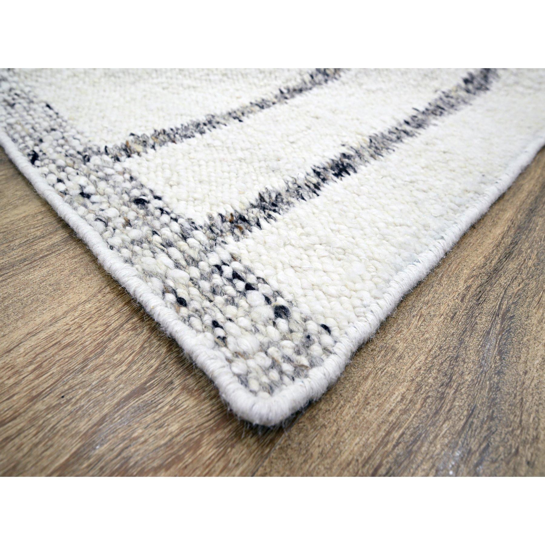 8'x10' Weißer marokkanischer Webteppich Line Design Modern Textured Wool Hand Knotted Rug (21. Jahrhundert und zeitgenössisch) im Angebot