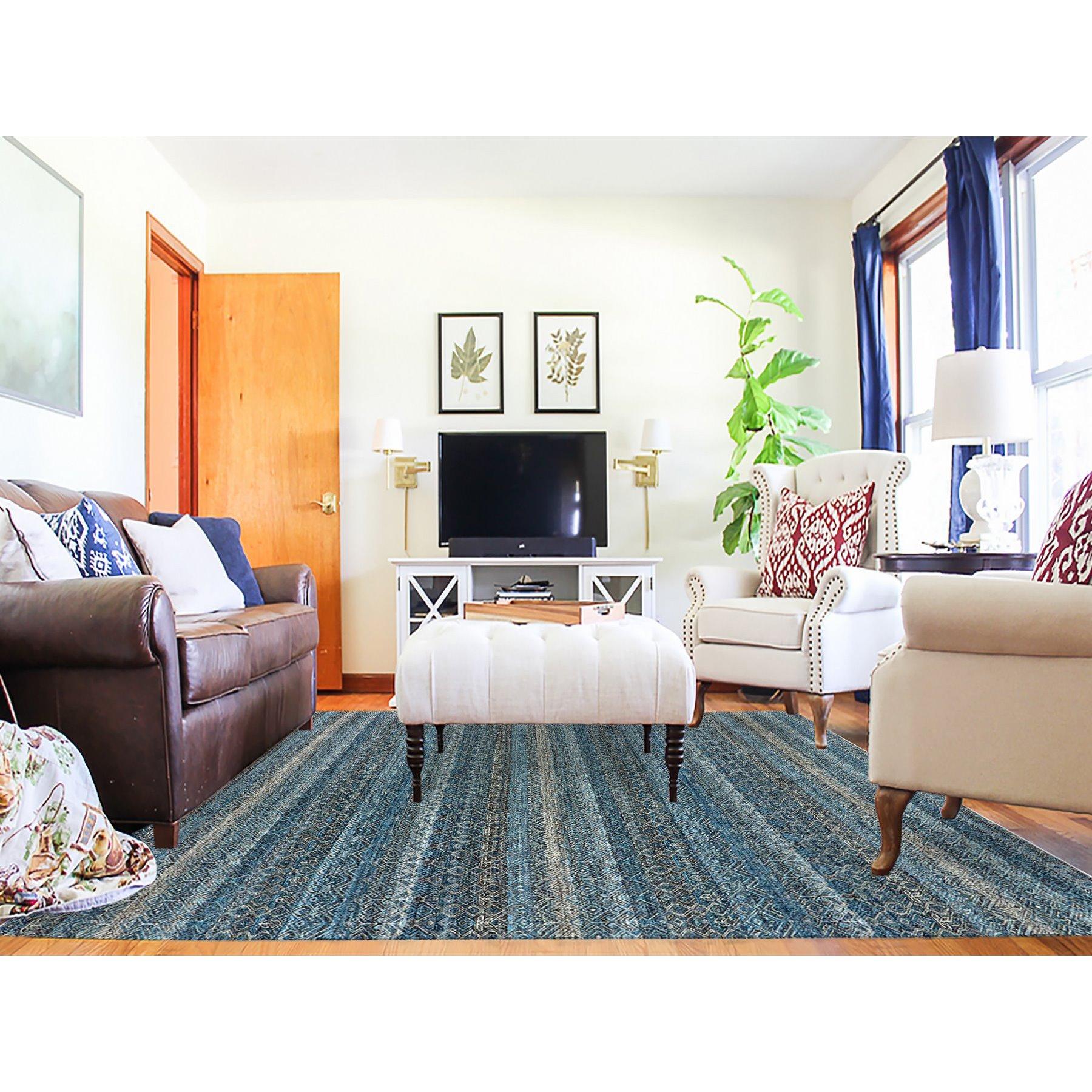 Bleu Yale, noué à la main, Kohinoor Herat Petit motif géométrique répétitif, 100% laine pelucheuse, Tapis d'Orient
Matières premières : Laine
Latex : Pas de poils 
hauteur : 0,25 pouces
Style : Transitionnel
Couleur primaire : bleu
Couleurs