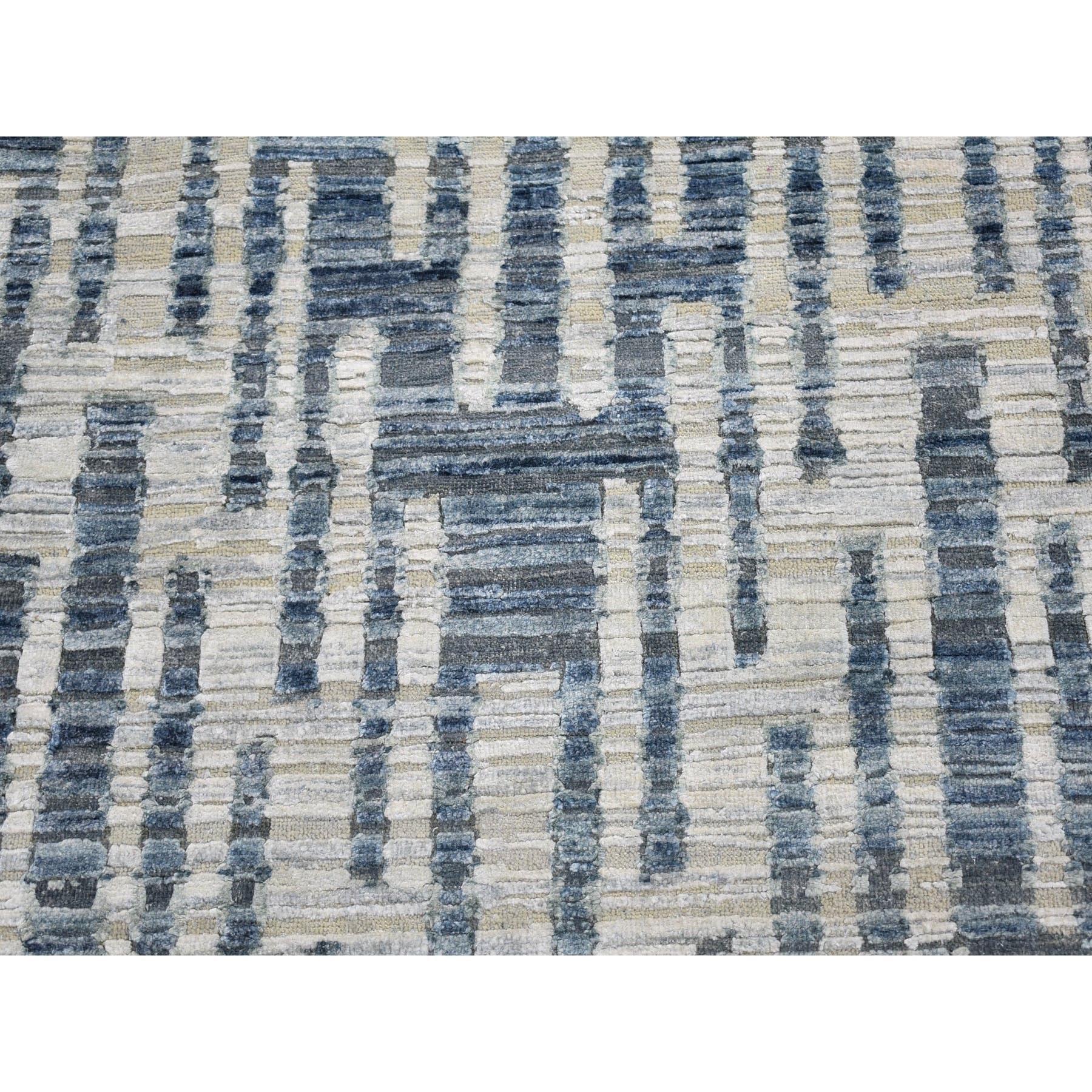 Annodato a mano 8'x10' Zigzag con disegno grafico Tappeto in pura seta e lana testurizzata annodato a mano in vendita