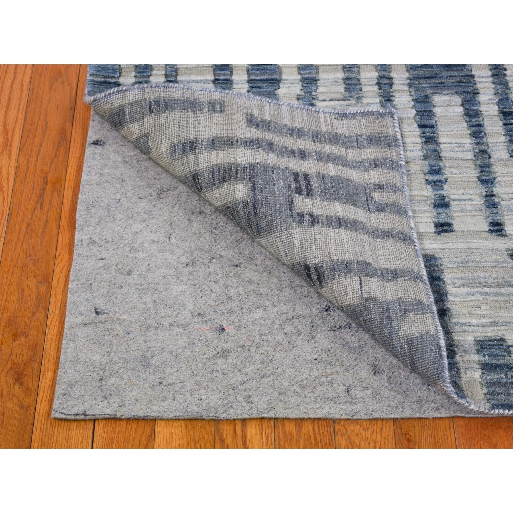 8'x10' Zigzag con disegno grafico Tappeto in pura seta e lana testurizzata annodato a mano in vendita 1