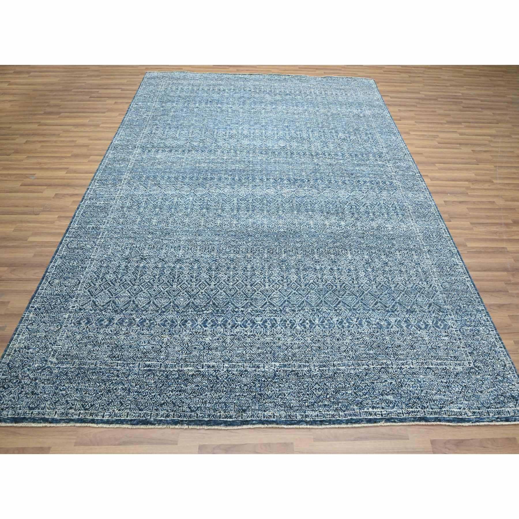 Bleu impérial, motif de jardin complexe, Agra, ton sur ton, tissage dense, noué à la main, pure laine, tapis d'Orient
Matières premières : Laine
Latex : Pas de poils 
hauteur : 0,25 pouces
Style : Contemporain
Couleur primaire : bleu
Couleurs