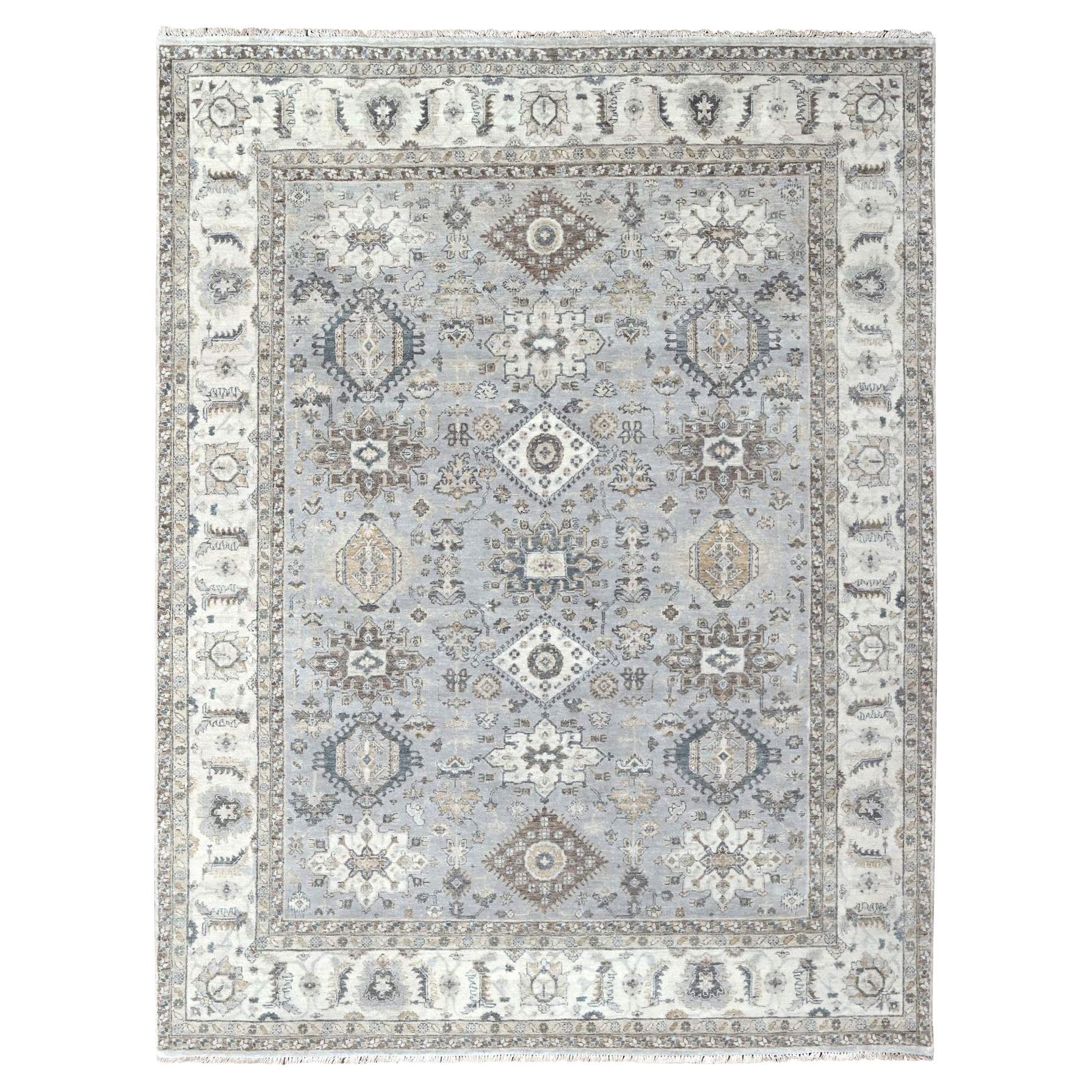 8'x10'1" Tapis en laine organique nouée à la main Cloud Gray Karajeh and Geometric Design