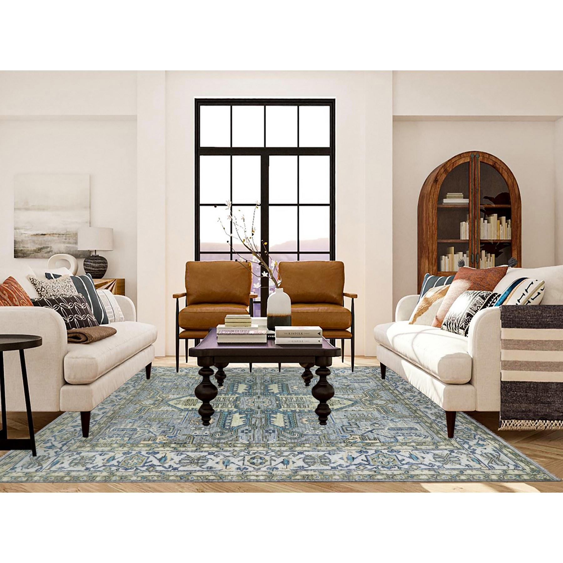 Sturmgrau, üppiger Flor, handgeknüpft, Oushak-Gewebe mit Heriz-Design, 100% Wolle, Orientteppich
Primäre MATERIALIEN: Wolle
Latex: Kein Flor 
Höhe: 0,25 Zoll
Stil: Traditionell
Grundfarbe: Grau
Sekundäre Farben: Blau, Schwarz, Grün,