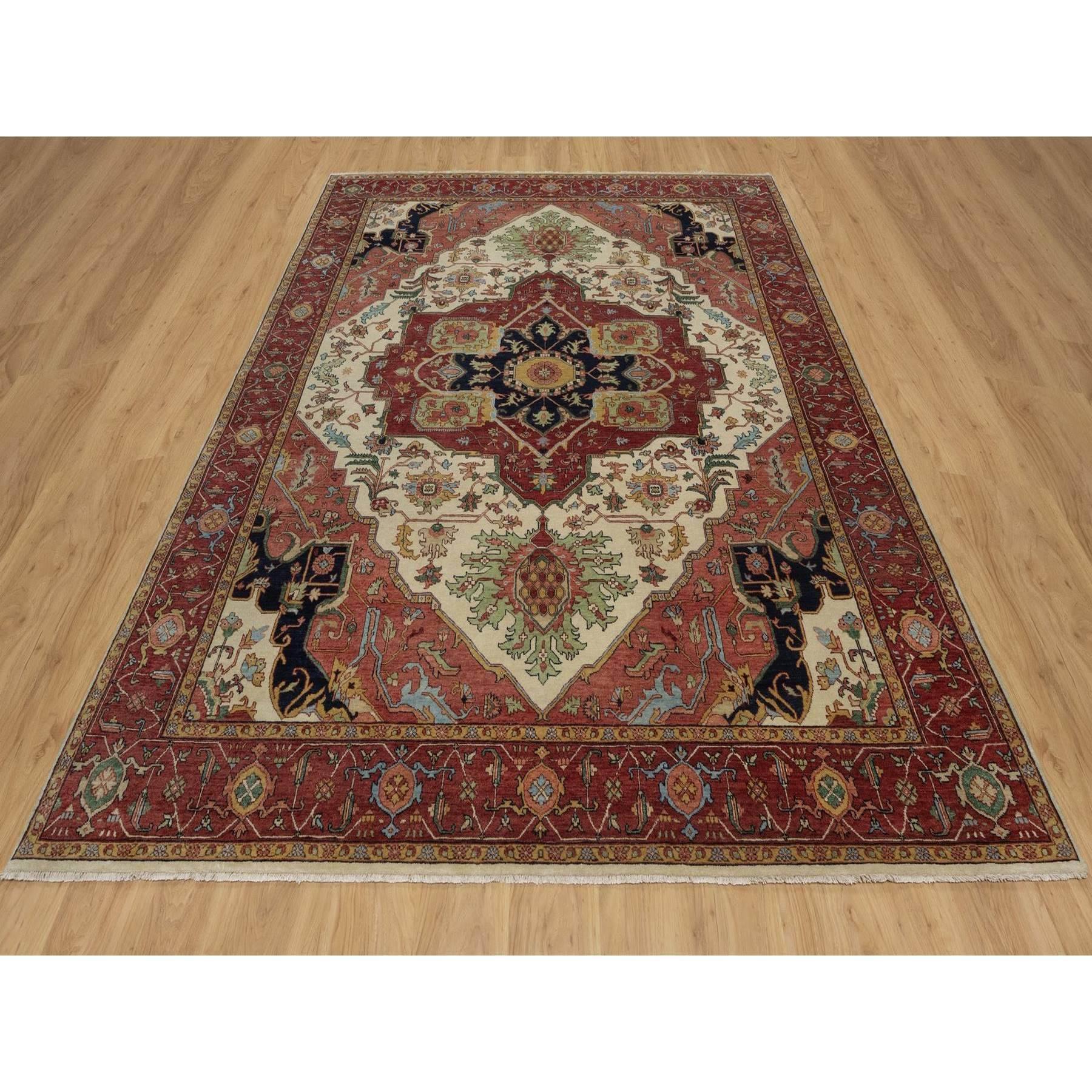 Parchment White, Antiqued Fine Heriz Re-Creation, Medallion Design, Hand Spun New Zealand Wool, Soft Pile, Vegetable Dyes, Hand Knotted, Tapis d'Orient
Matières premières : Laine
Latex : Pas de poils 
hauteur : 0,25 pouces
Style :