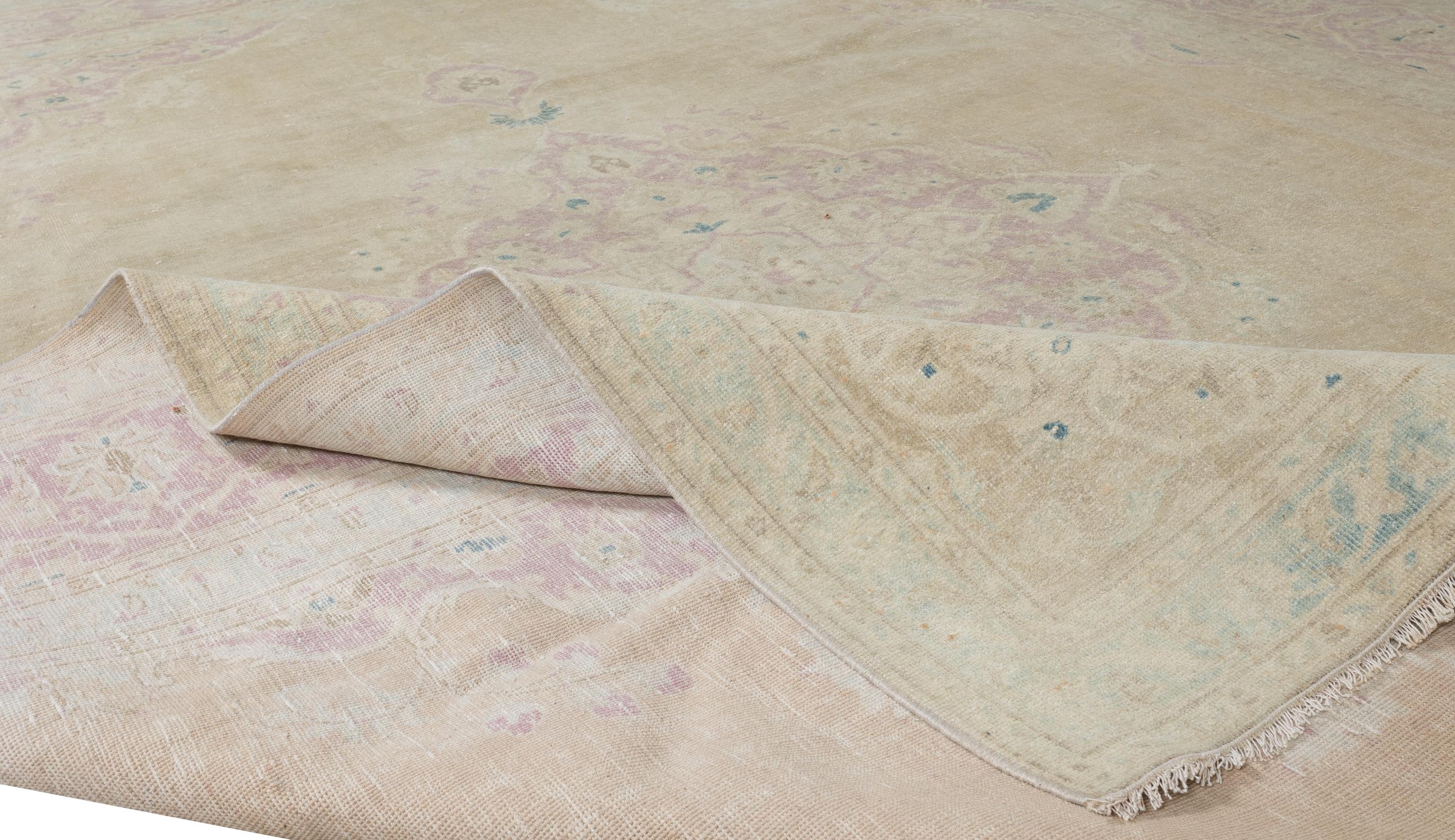 Oushak 8x10.6 Ft Vintage Handmade Sun Faded Turkish Area Rug in Beige & Soft Pink For Sale