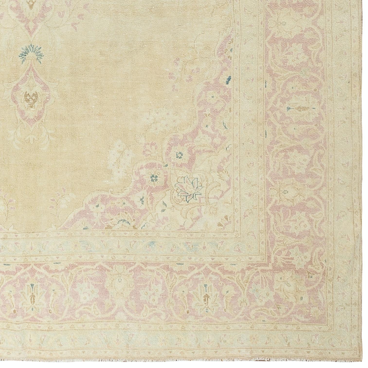 8x10.6 Ft Vintage Handmade Sun Faded Turkish Area Rug in Beige & Soft Pink In Good Condition For Sale In Spring Valley, NY