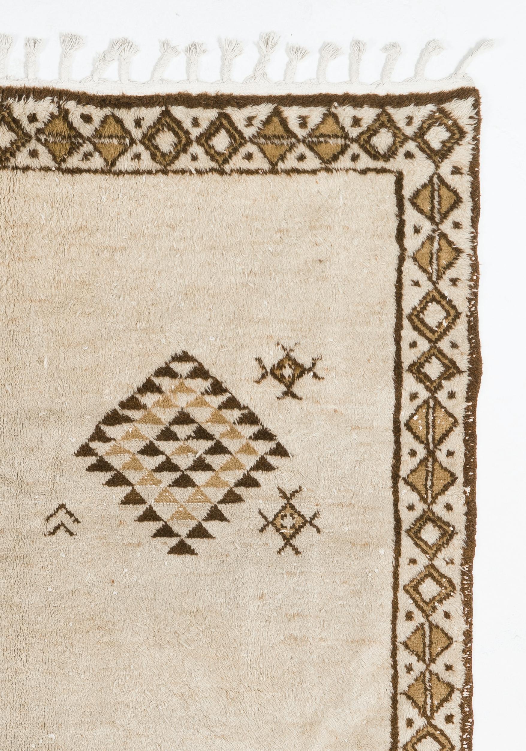 Mid-Century Tulu-Teppich, 100 % natürliche unbehandelte Wolle, maßgefertigte Optionen verfügbar (Skandinavische Moderne) im Angebot