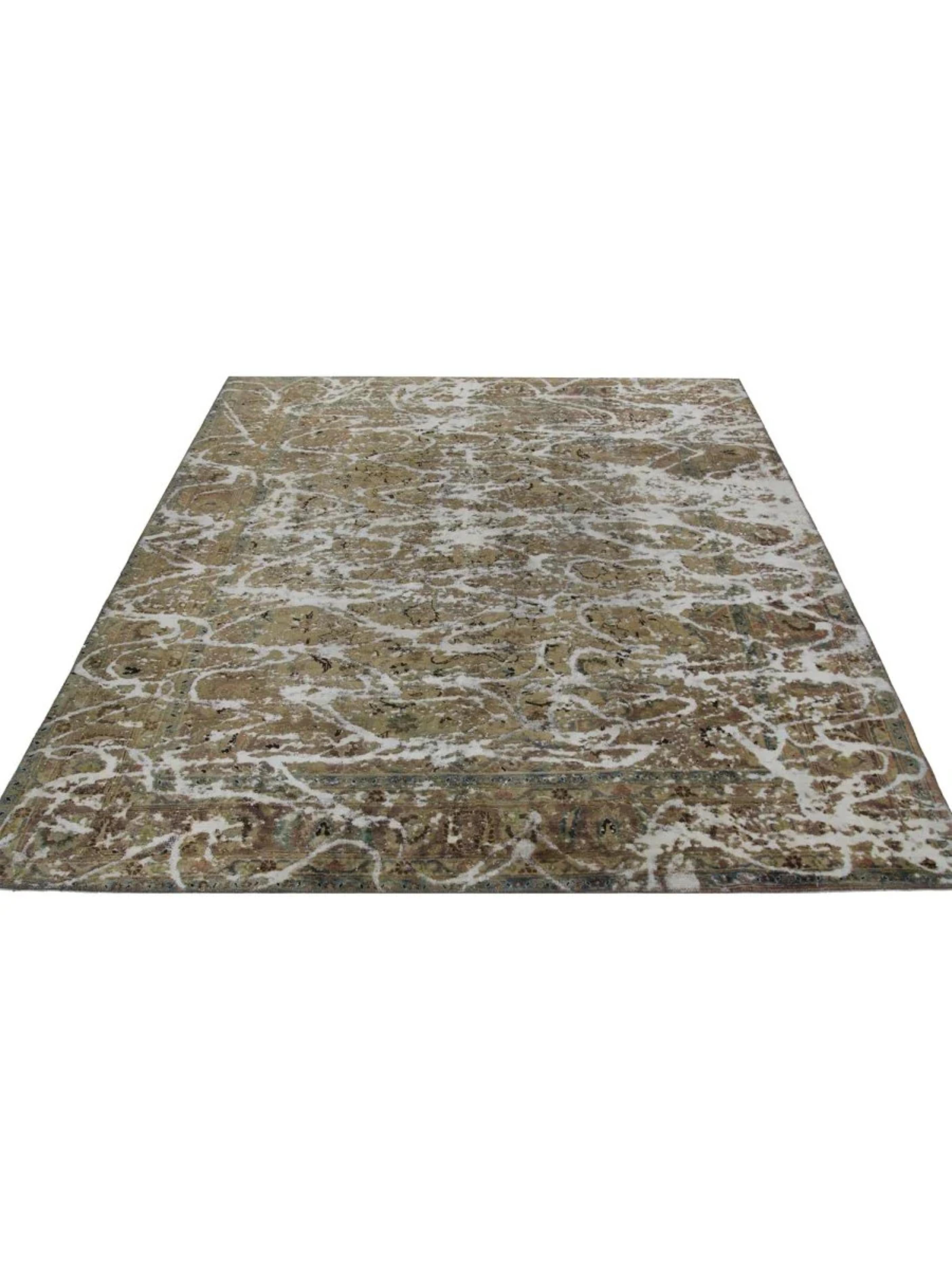 Transformez votre espace de vie avec le 8x11 Brown Vintage Distressed  une pièce unique qui allie l'art intemporel à l'élégance fonctionnelle. Noué à la main à partir de laine de haute qualité, ce tapis exquis présente un motif floral classique,
