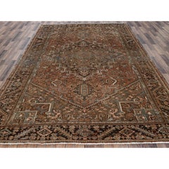 Tappeto Heriz zoroastriano annodato a mano in pura lana, color marrone terra d’ombra, stile vintage e consumato, 8'x11'