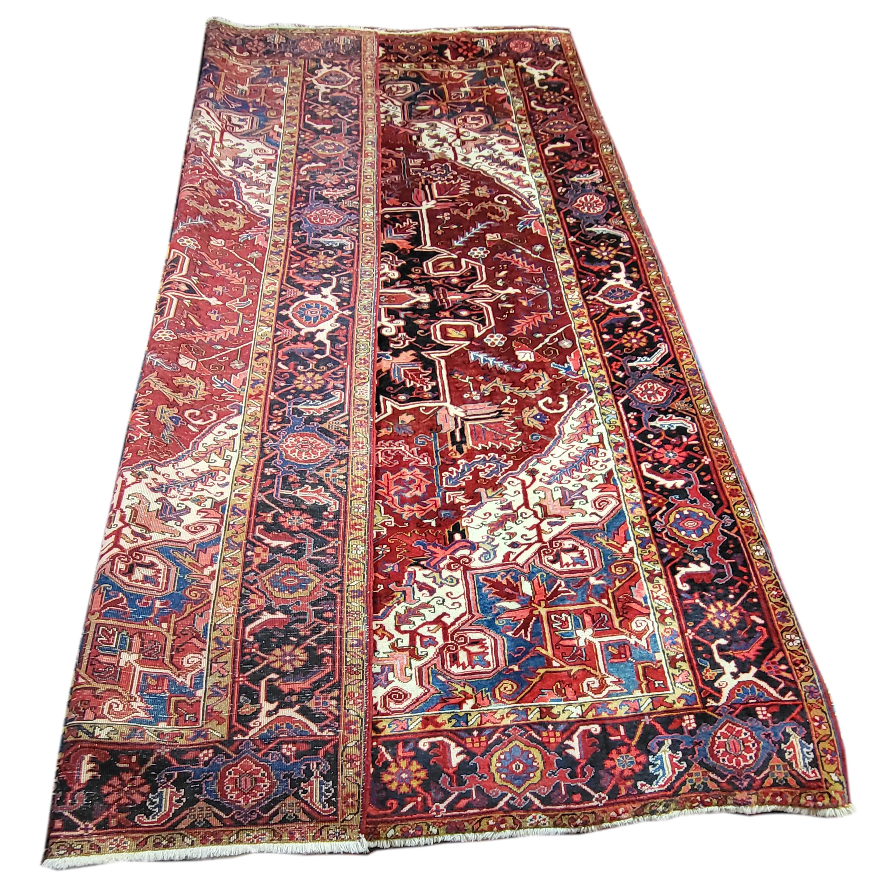 Hand-Knotted 8'x11' Antique Persian Heriz - Serapi For Sale
