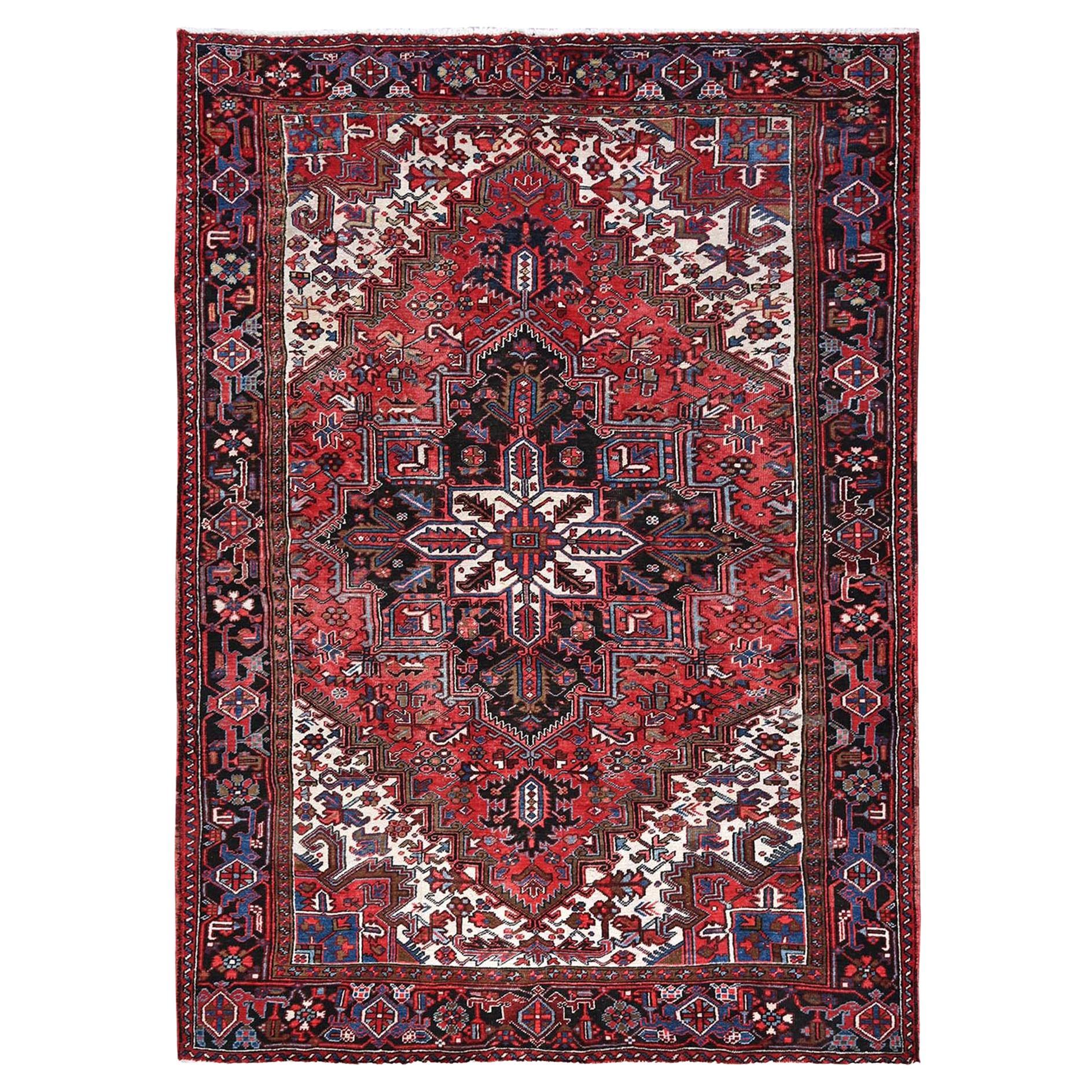 8'x11'3" Rojo Carmesí Semi Antiguo Persa Heriz Incluso Desgaste Alfombra de Lana Anudada a Mano