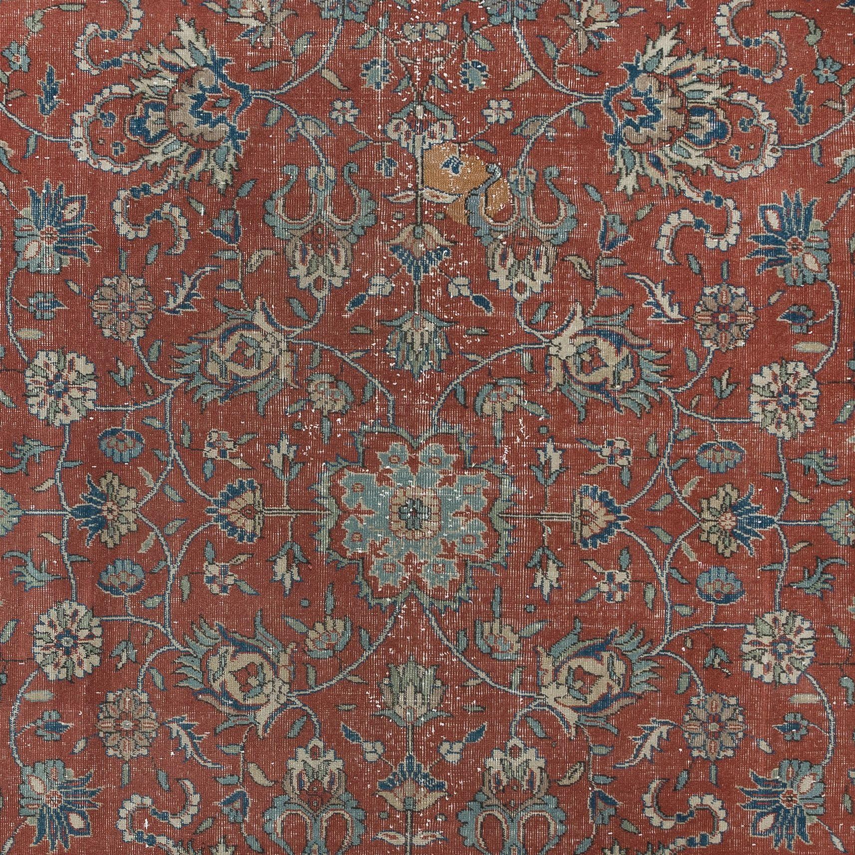 8x11.3 Ft Romantic Vintage Handgefertigter türkischer Teppich im botanischen Vintage-Design in Rot & Beige in Rot (Handgeknüpft) im Angebot