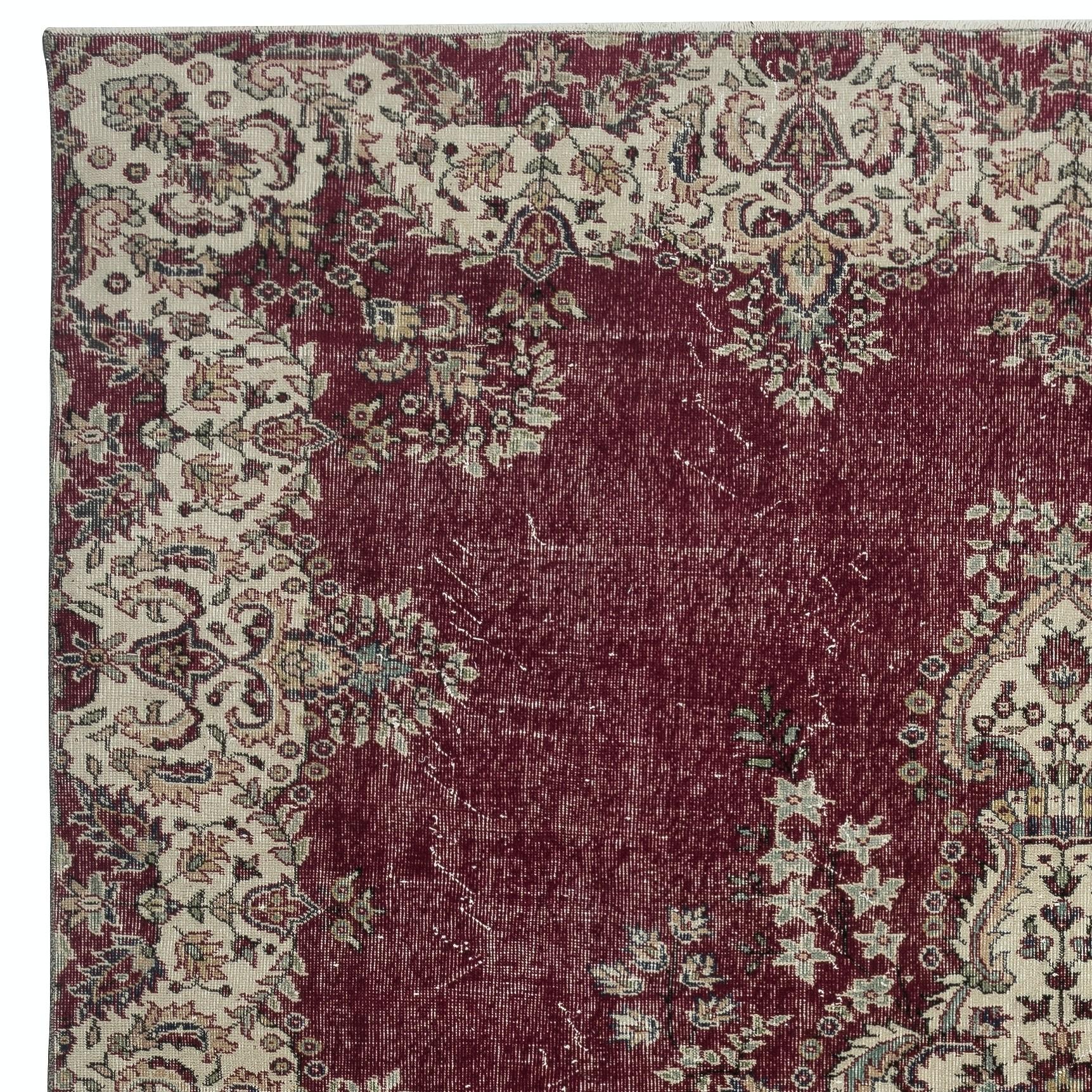 8x11.4 Ft Einzigartiger handgefertigter großer Vintage-Teppich, maroonroter türkischer Teppich, handgefertigt (Türkisch) im Angebot