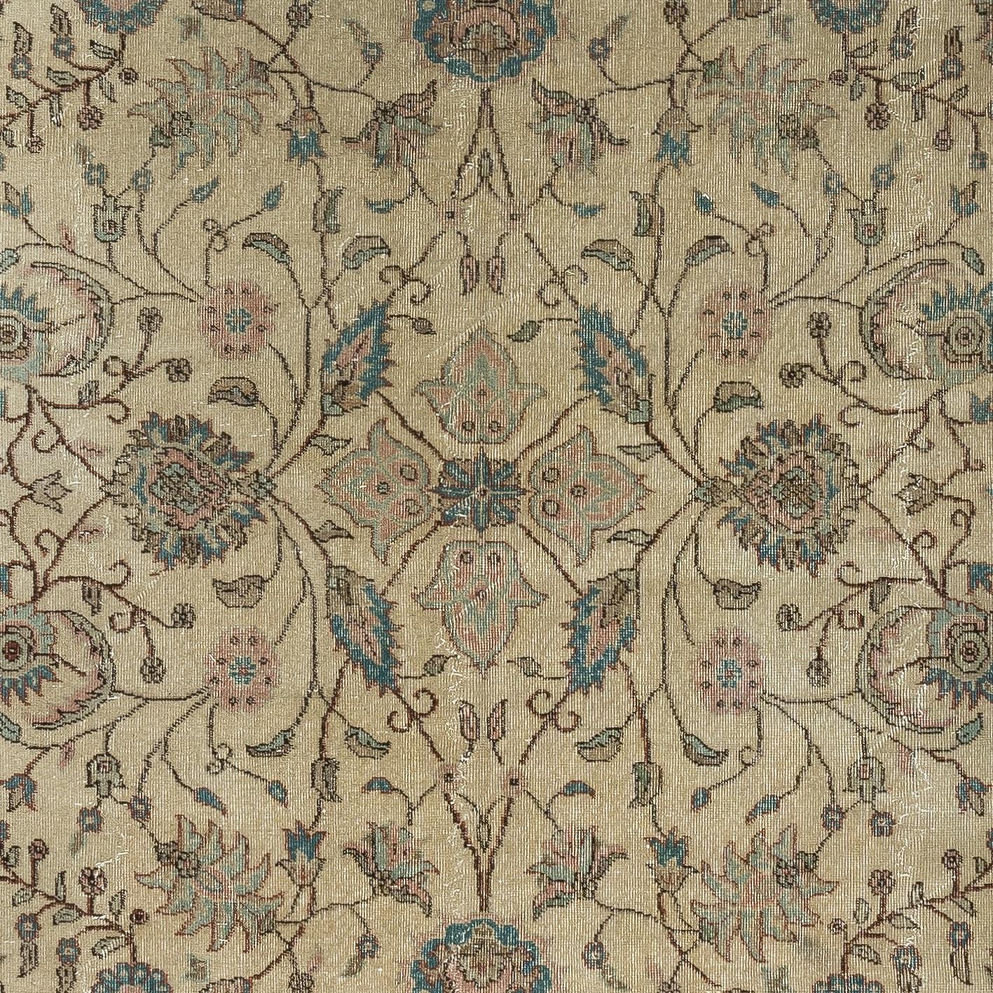 Annodato a mano Tappeto fatto a mano 8x11.6 Ft con design floreale e campo beige. Tappeto grande Vintage By in vendita