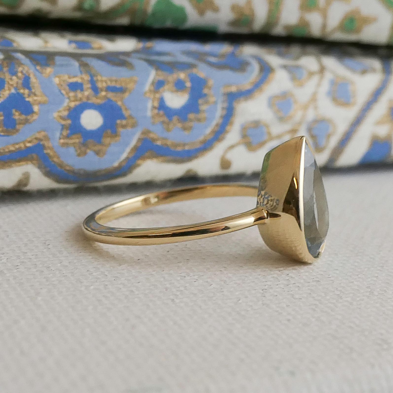 Taille poire Bague aigue-marine de 8 x 11 mm en or jaune 14 carats - Taille 7 en vente