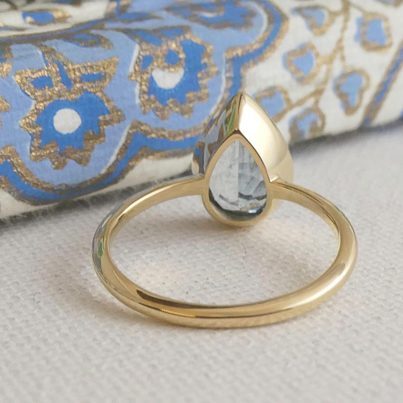 Bague aigue-marine de 8 x 11 mm en or jaune 14 carats - Taille 7 Neuf - En vente à Oslo, 03