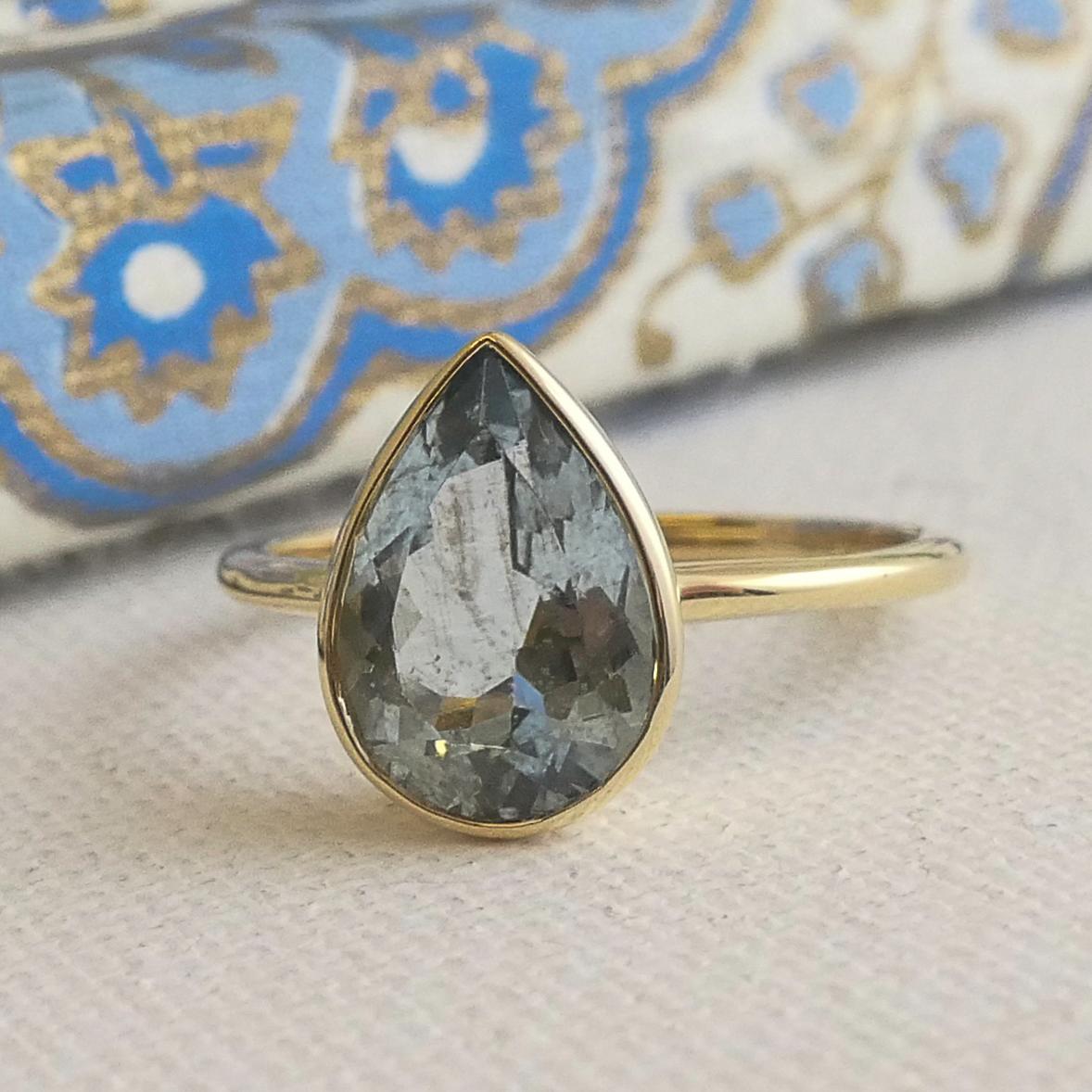 Bague aigue-marine de 8 x 11 mm en or jaune 14 carats - Taille 7 en vente 1