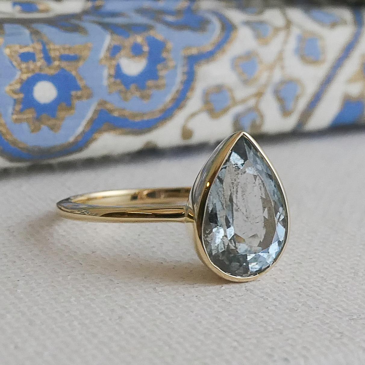 Bague aigue-marine de 8 x 11 mm en or jaune 14 carats - Taille 7 en vente 3