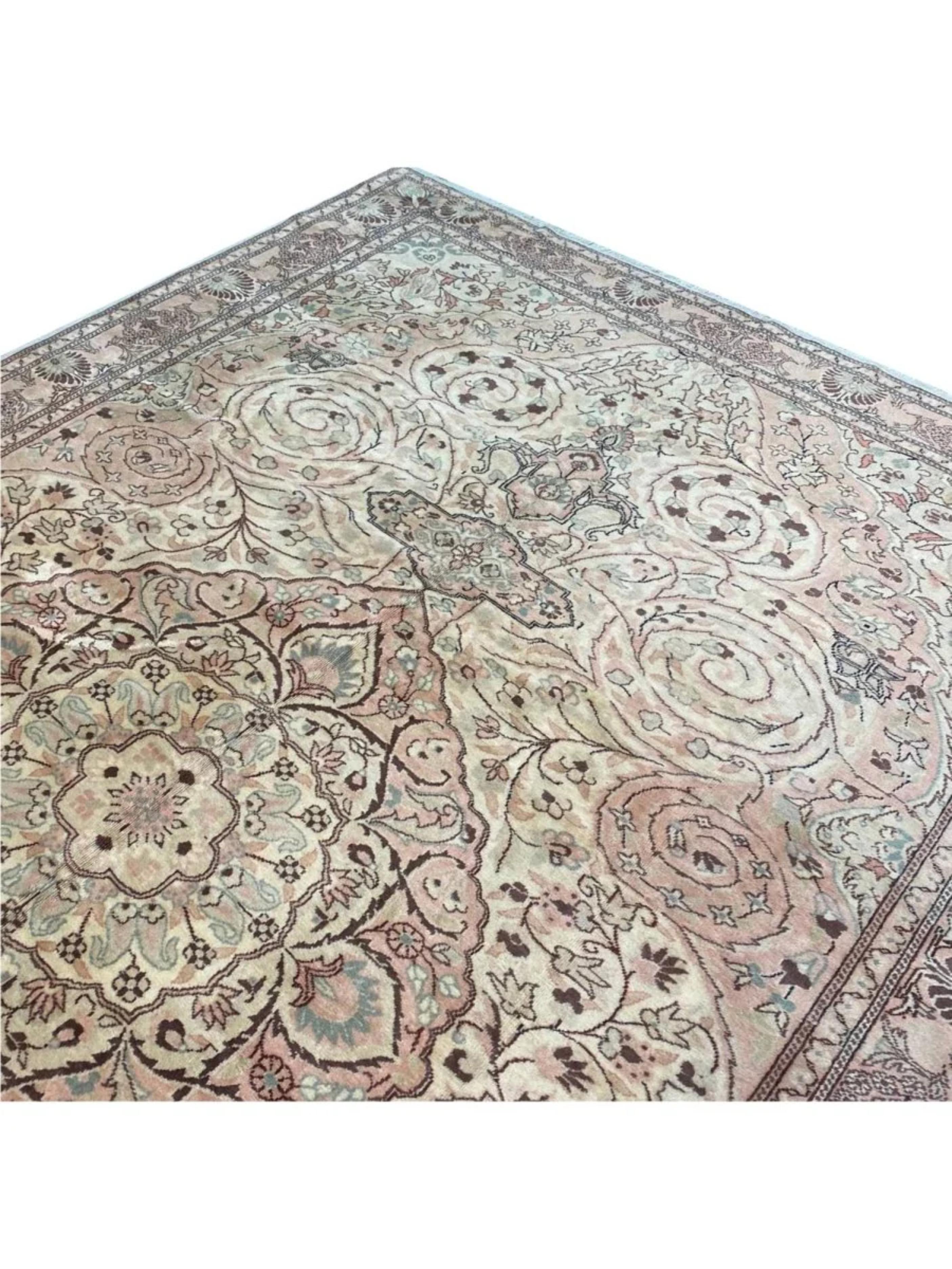 Late 19th Century 8x12 Hand Knotted Gold and Peach Old Turkish Kayseri Area Rug For Sale