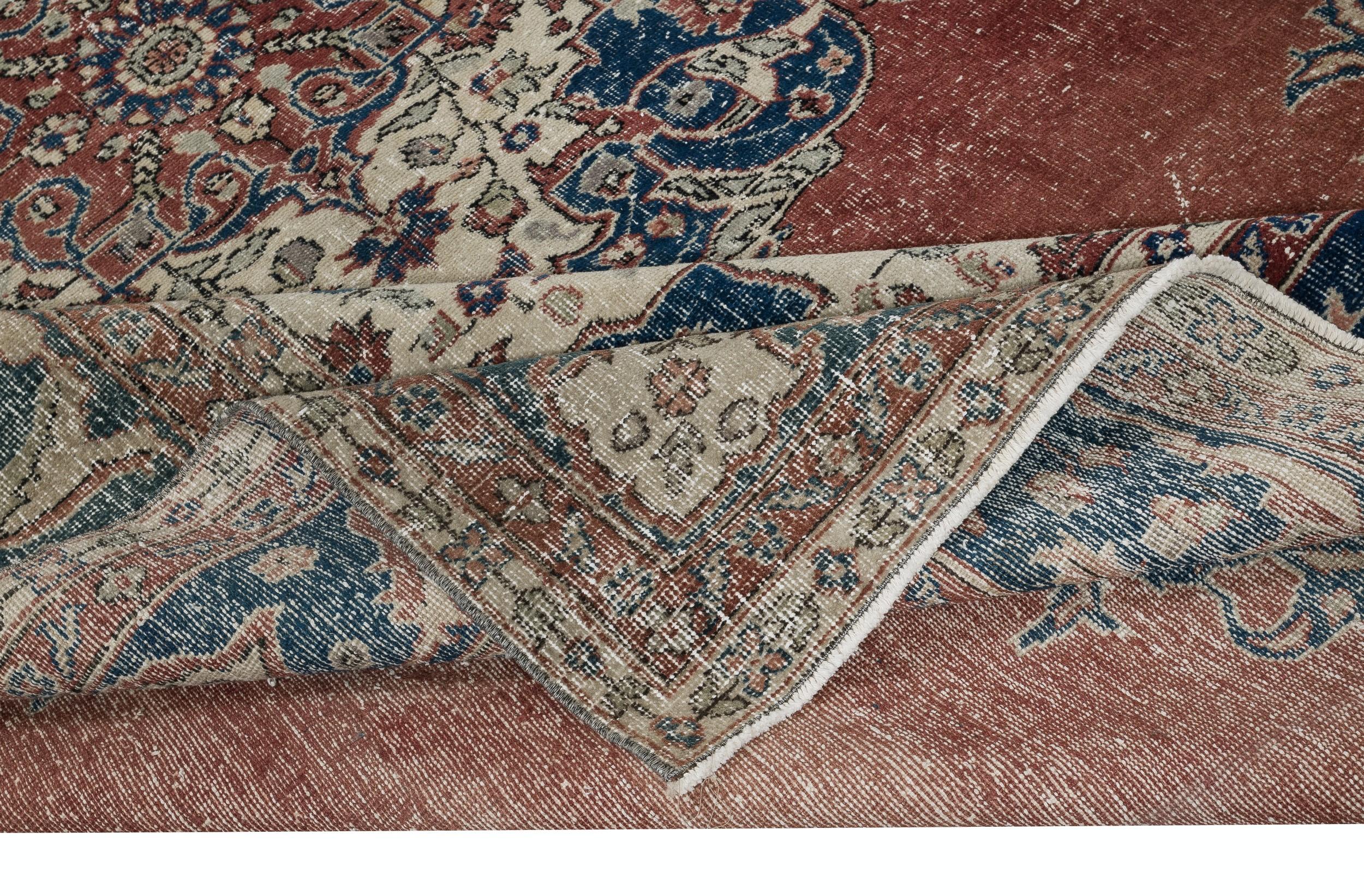 Rustico 8x12.3 Ft Tappeto di lana turca annodato a mano. Tappeto vintage di grandi dimensioni unico nel suo genere in vendita