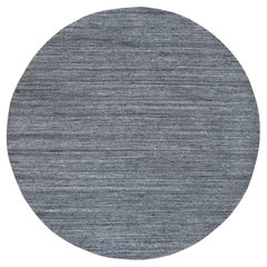 Tappeto rotondo 8
x8
 grigio arsenico, design moderno a striature, interamente in lana lavorato a mano