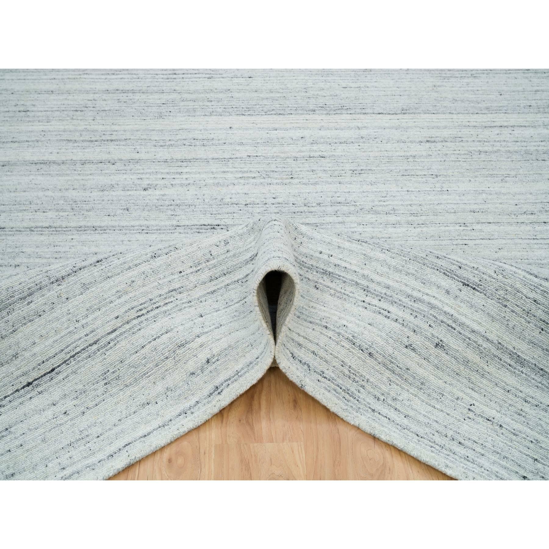 8'x8' Ash Gray Modern Striae Design Wool Hand Loomed Square Oriental Rug In New Condition For Sale In Carlstadt, NJ