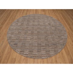 Tapis rond en polyester de 8'x8', tissé à la main, couleur « Beaver Brown », motif moderne en damier