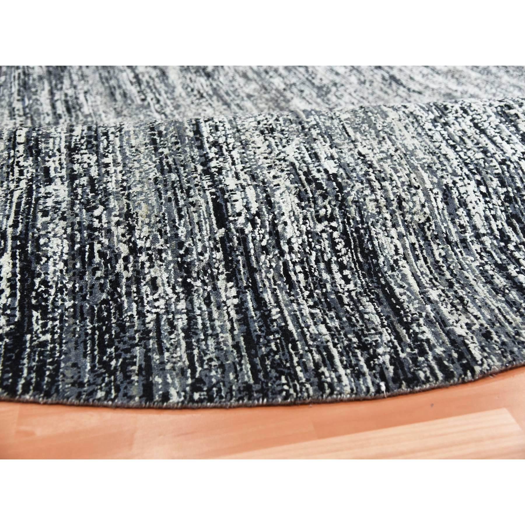 8'x8' Schwarz, Striae Design, Wolle und Seide Handgeknüpft Runde Orientteppich im Angebot 1