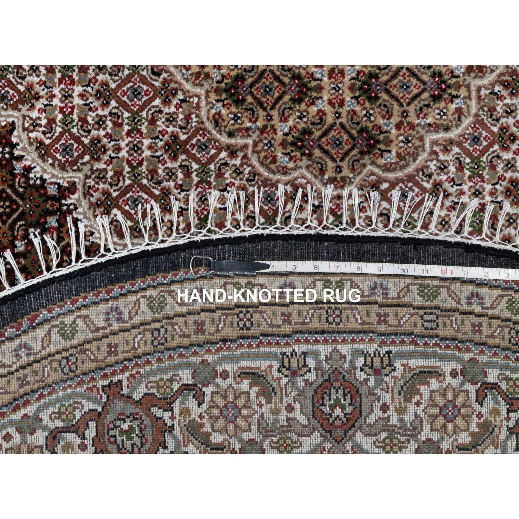 8'x8' Black Tabriz Mahi Fish Design 175 KPSI Wool Hand Knotted Round Rug For Sale 5