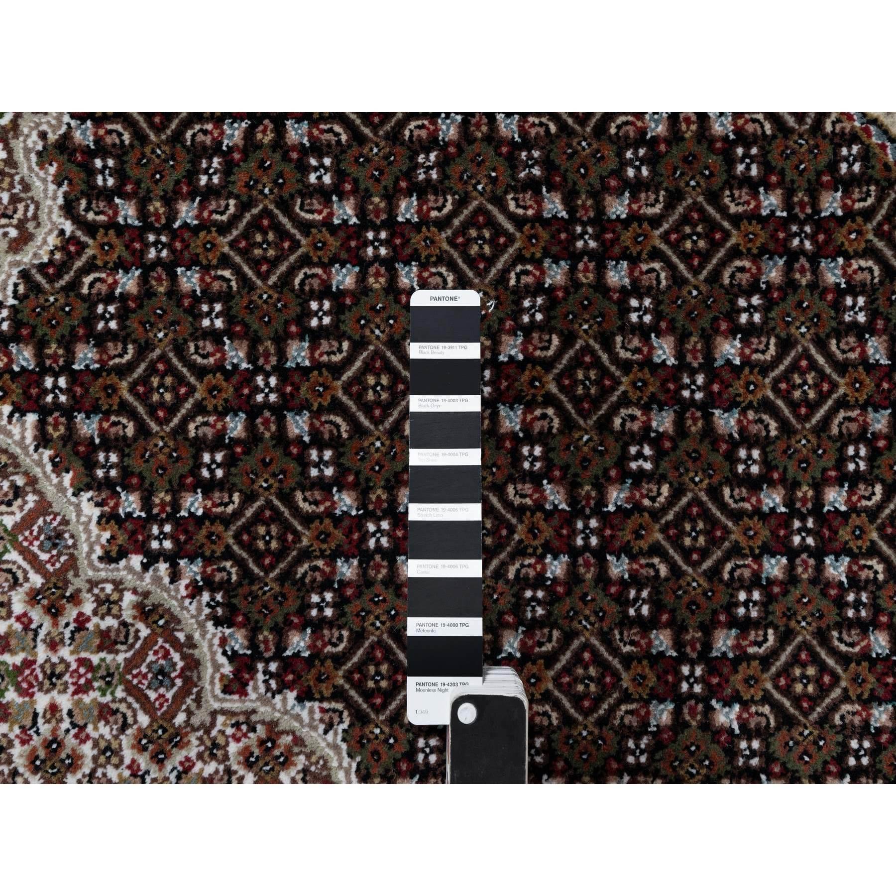 8'x8' Black Tabriz Mahi Fish Design 175 KPSI Wool Hand Knotted Round Rug For Sale 1