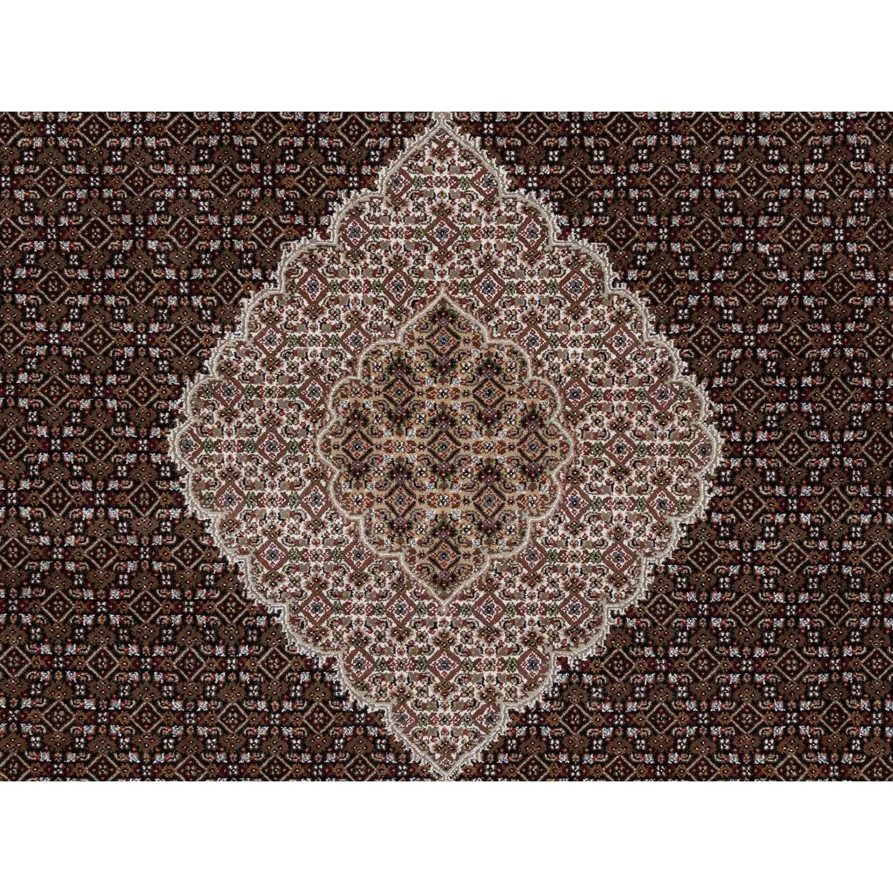 8'x8' Black Tabriz Mahi Fish Design 175 KPSI Wool Hand Knotted Round Rug For Sale 2