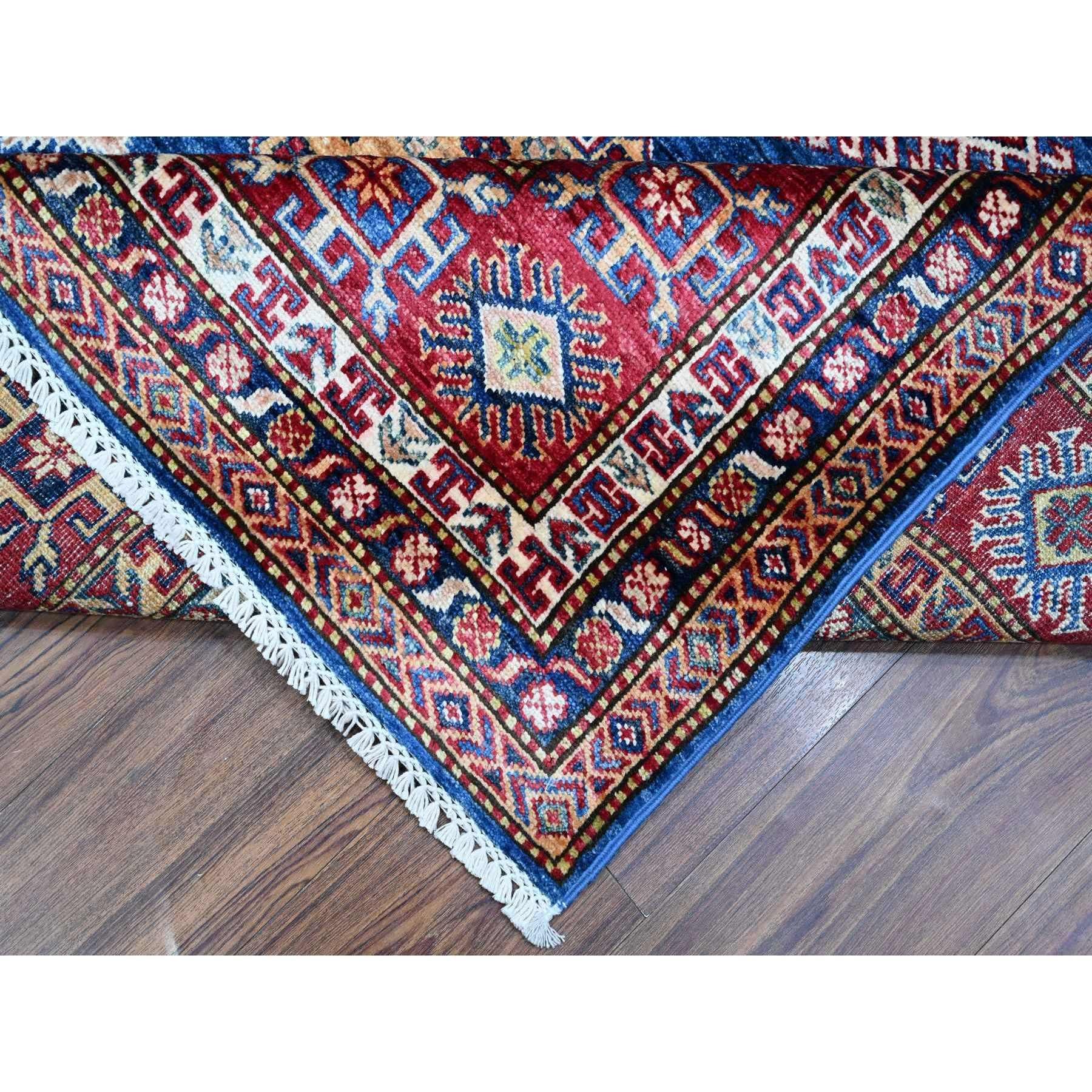 8'x8' Blau Super Kazak Medaillons Weiche Wolle Handgeknüpft Quadratischer Orientteppich (21. Jahrhundert und zeitgenössisch) im Angebot
