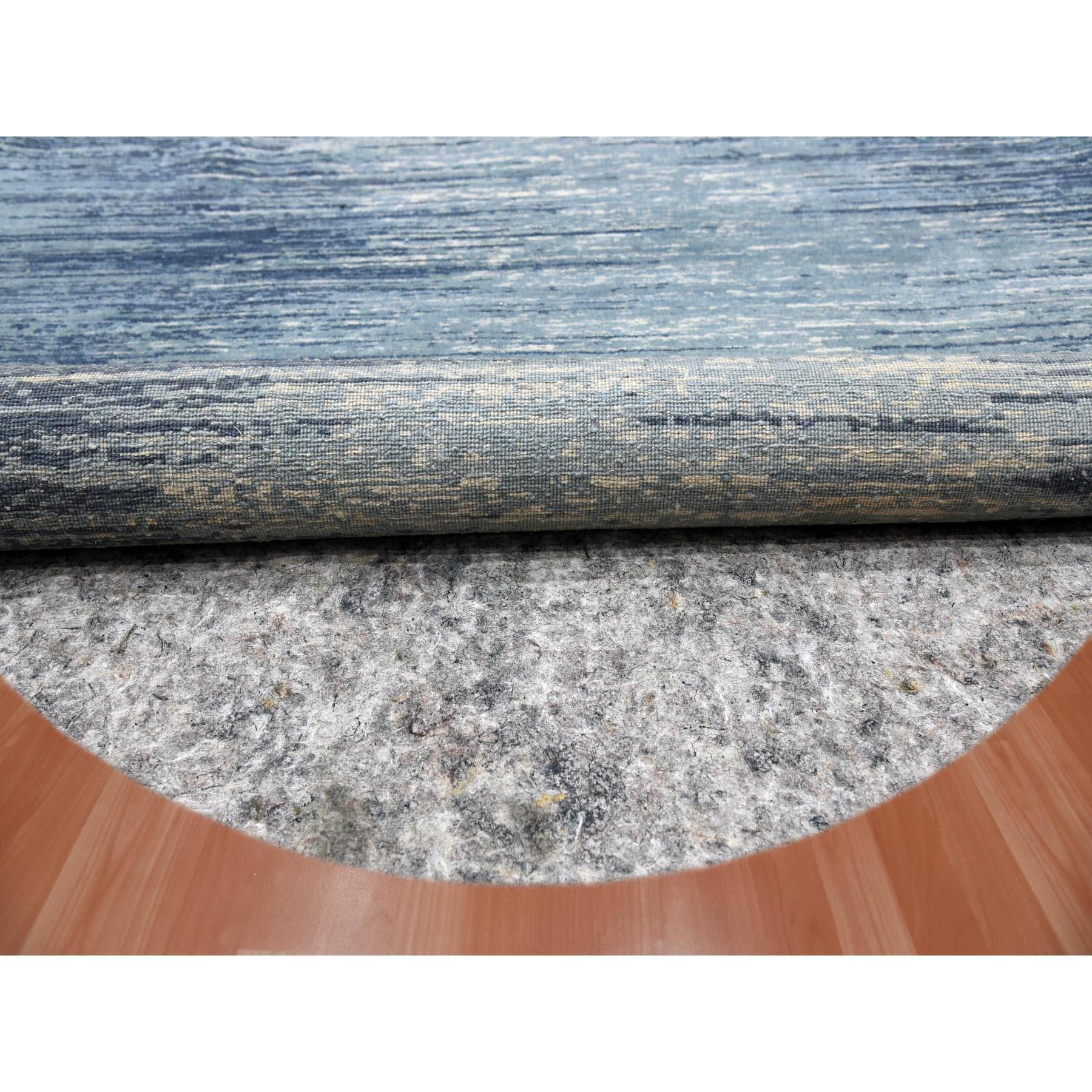Modern 8'x8' Blue with Ivory Hand Knotted Horizontal Ombre Design Pure Wool Round Rug For Sale