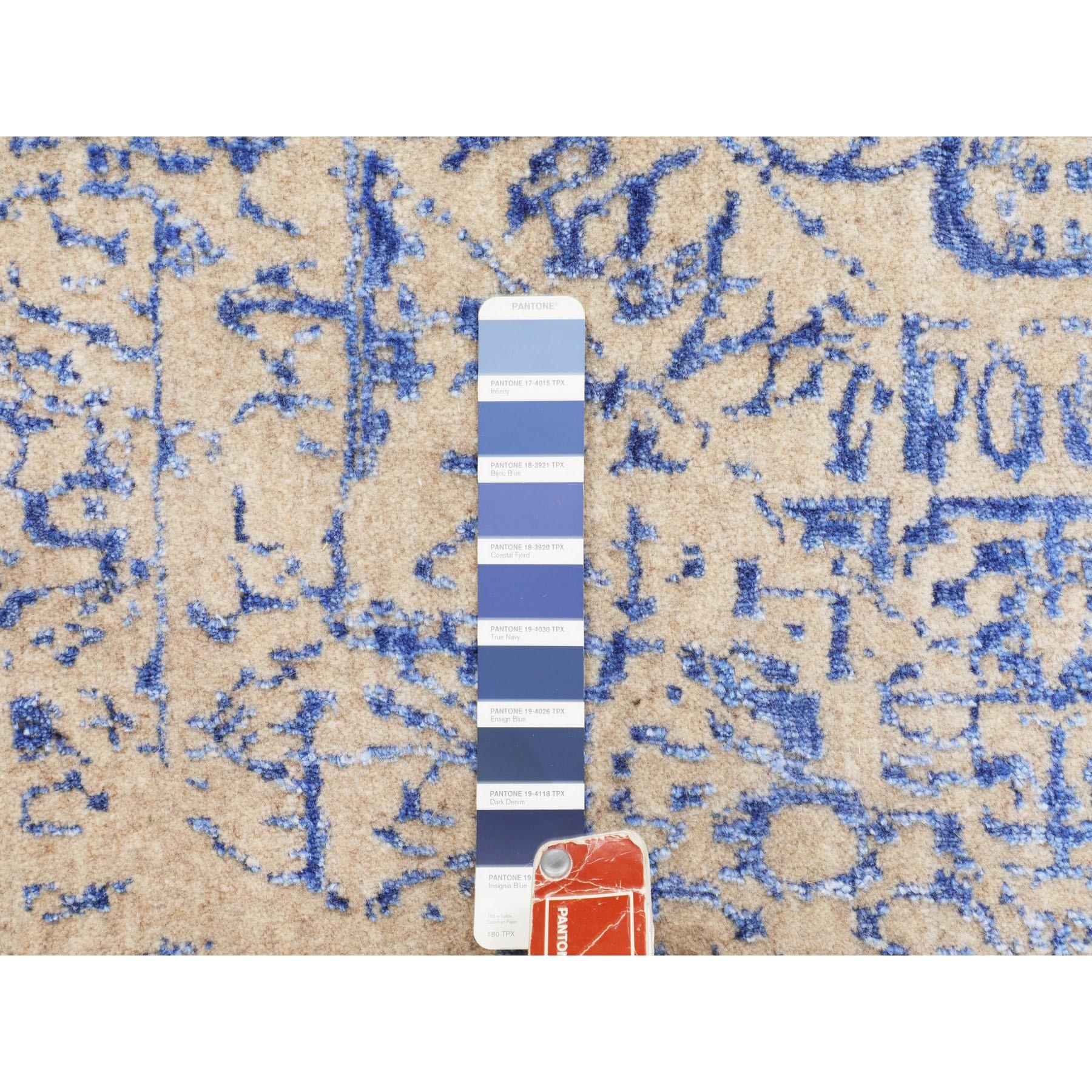 8'x8' Blauer handgefalteter runder Teppich aus Wolle und Seide im Mamluk-Design aus Jacquard im Angebot 1