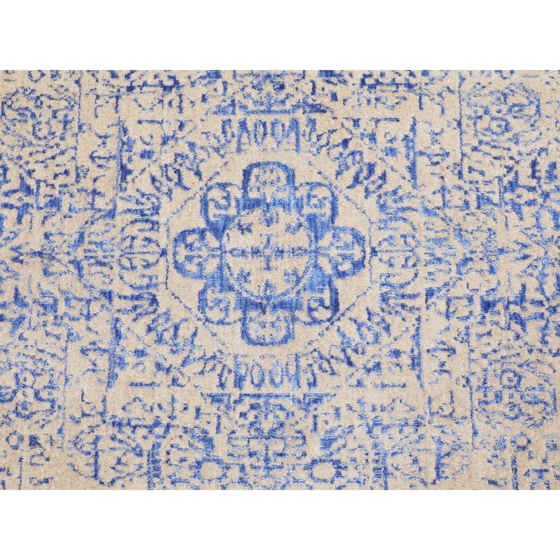 8'x8' Blauer handgefalteter runder Teppich aus Wolle und Seide im Mamluk-Design aus Jacquard im Angebot 2