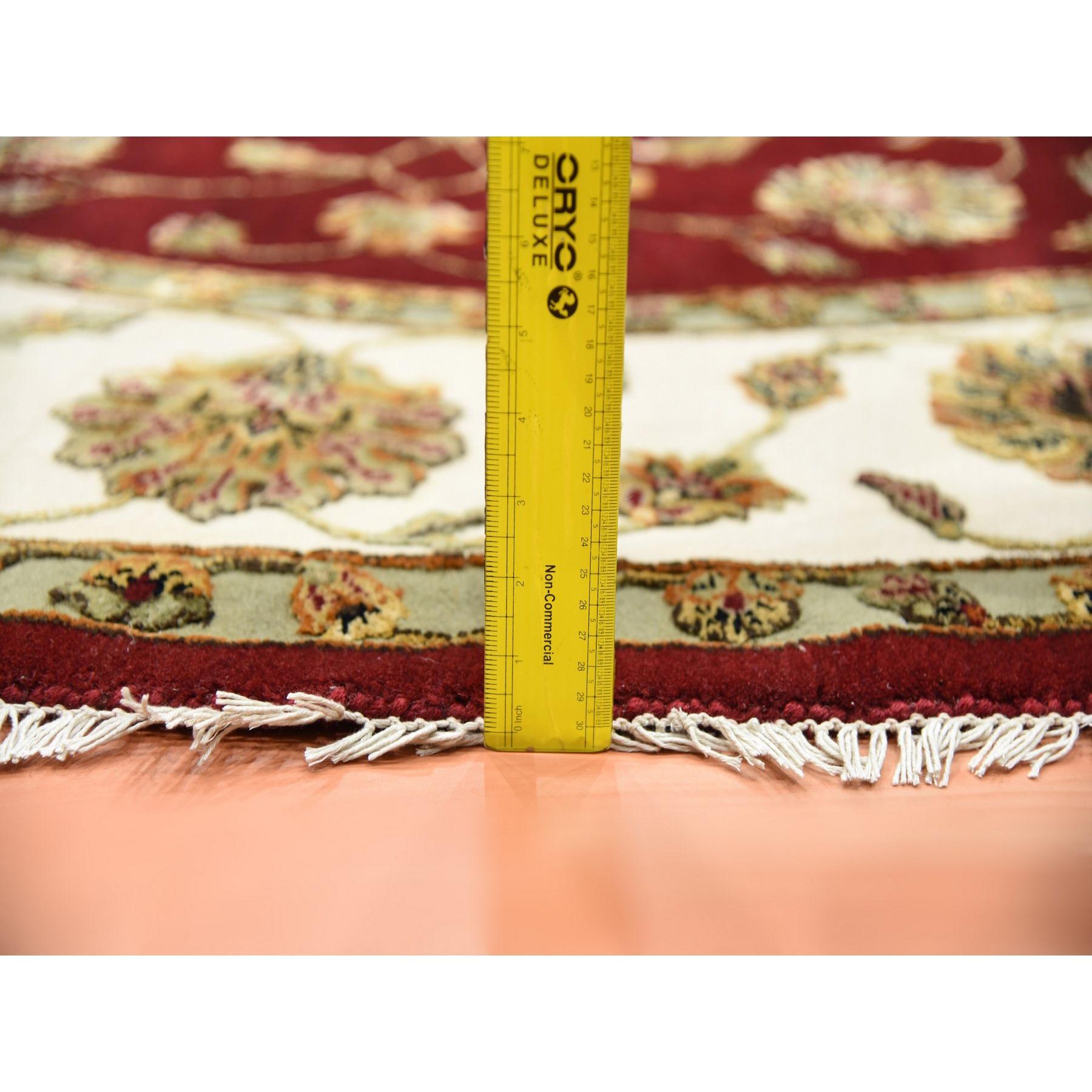 Tappeto rotondo 8'x8' rosso borgogna, lana e seta annodato a mano, design Rajasthan in vendita 3