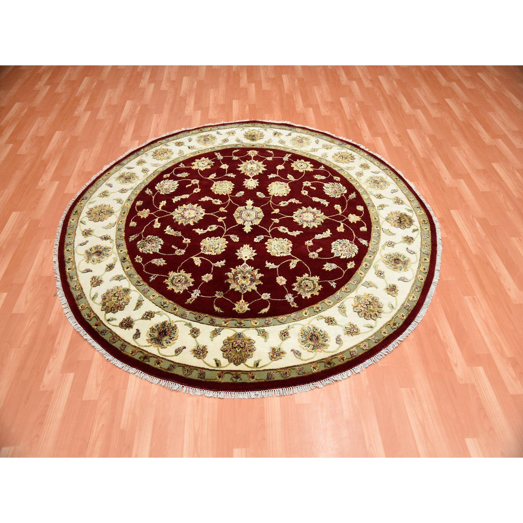 Rosso borgogna, lana e seta annodati a mano, Rajasthan Design/One a foglia, spesso e soffice, tappeto orientale rotondo
Materiali primari: Lana e seta
Lattice: No Pile 
altezza: 0,25 pollici
Stile: Tradizionale
Colore primario: Rosso
Colori