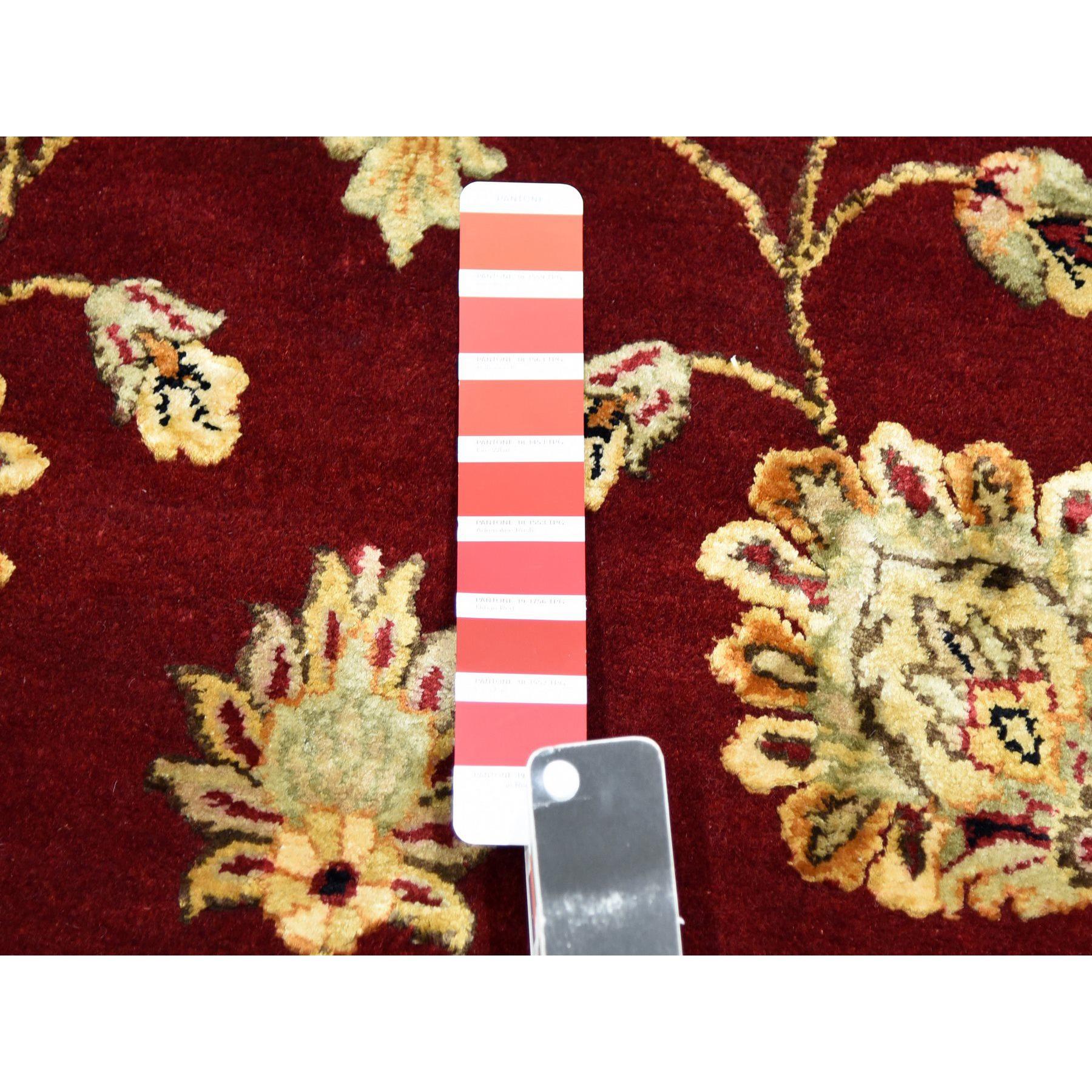 Seta Tappeto rotondo 8'x8' rosso borgogna, lana e seta annodato a mano, design Rajasthan in vendita