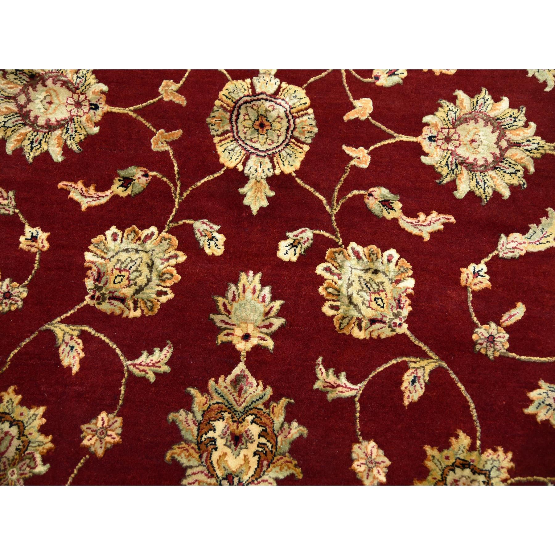 Tappeto rotondo 8'x8' rosso borgogna, lana e seta annodato a mano, design Rajasthan in vendita 1