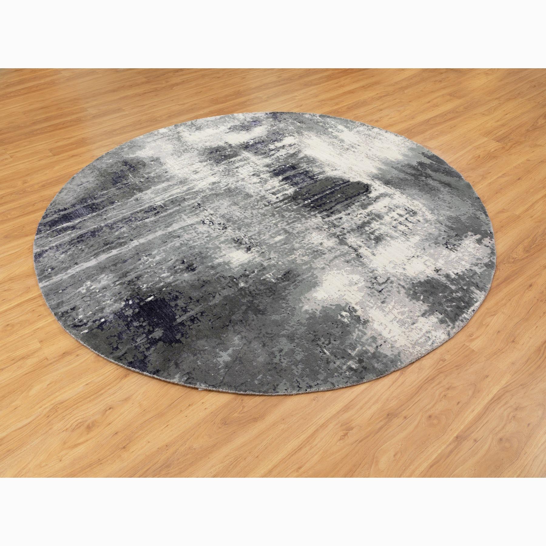 8'x8' Holzkohle Schwarz Abstraktes Design Wolle & Seide Handgeknüpfter runder Orientalischer Teppich (Moderne) im Angebot