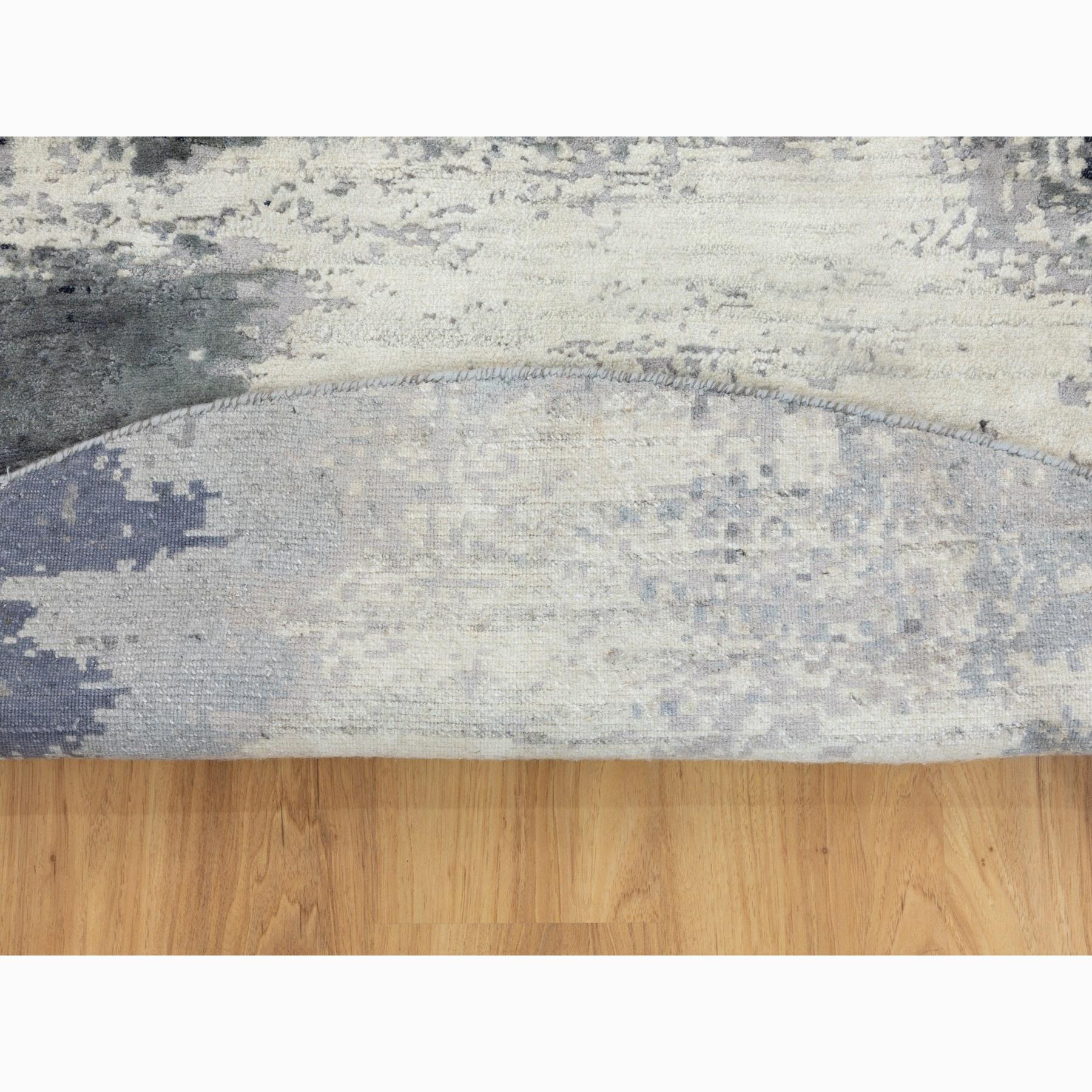 8'x8' Holzkohle Schwarz Abstraktes Design Wolle & Seide Handgeknüpfter runder Orientalischer Teppich (Indisch) im Angebot