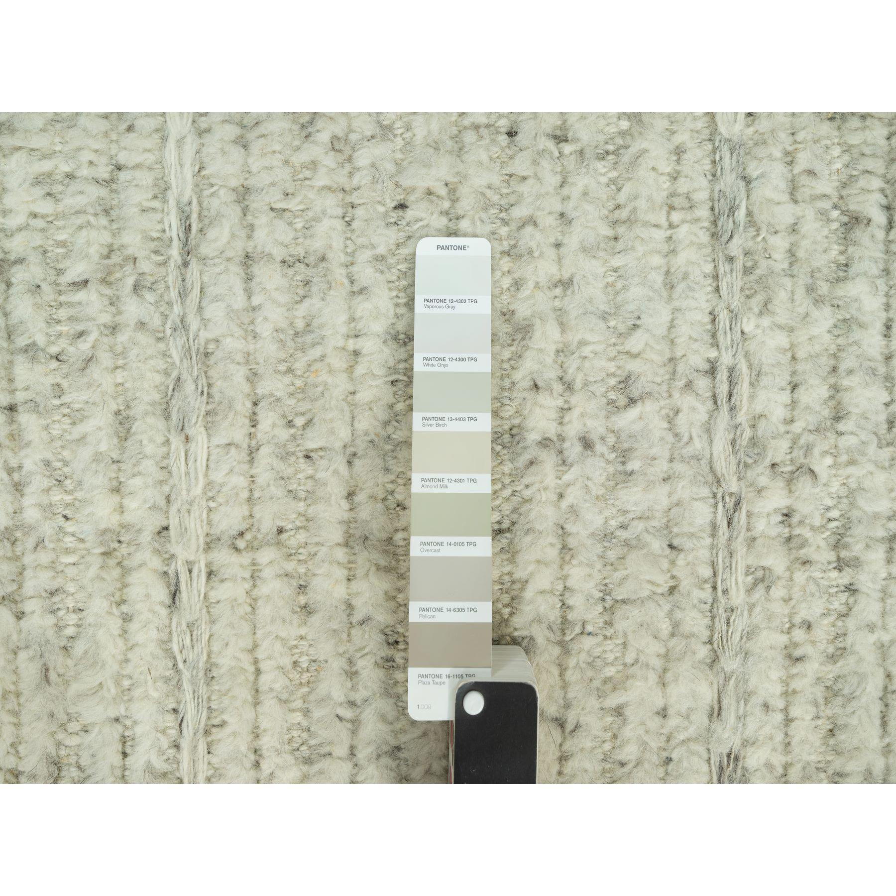 8'x8' Classic Gray Wool Cord Collection Plain Hand Woven Square Oriental Rug (21. Jahrhundert und zeitgenössisch) im Angebot