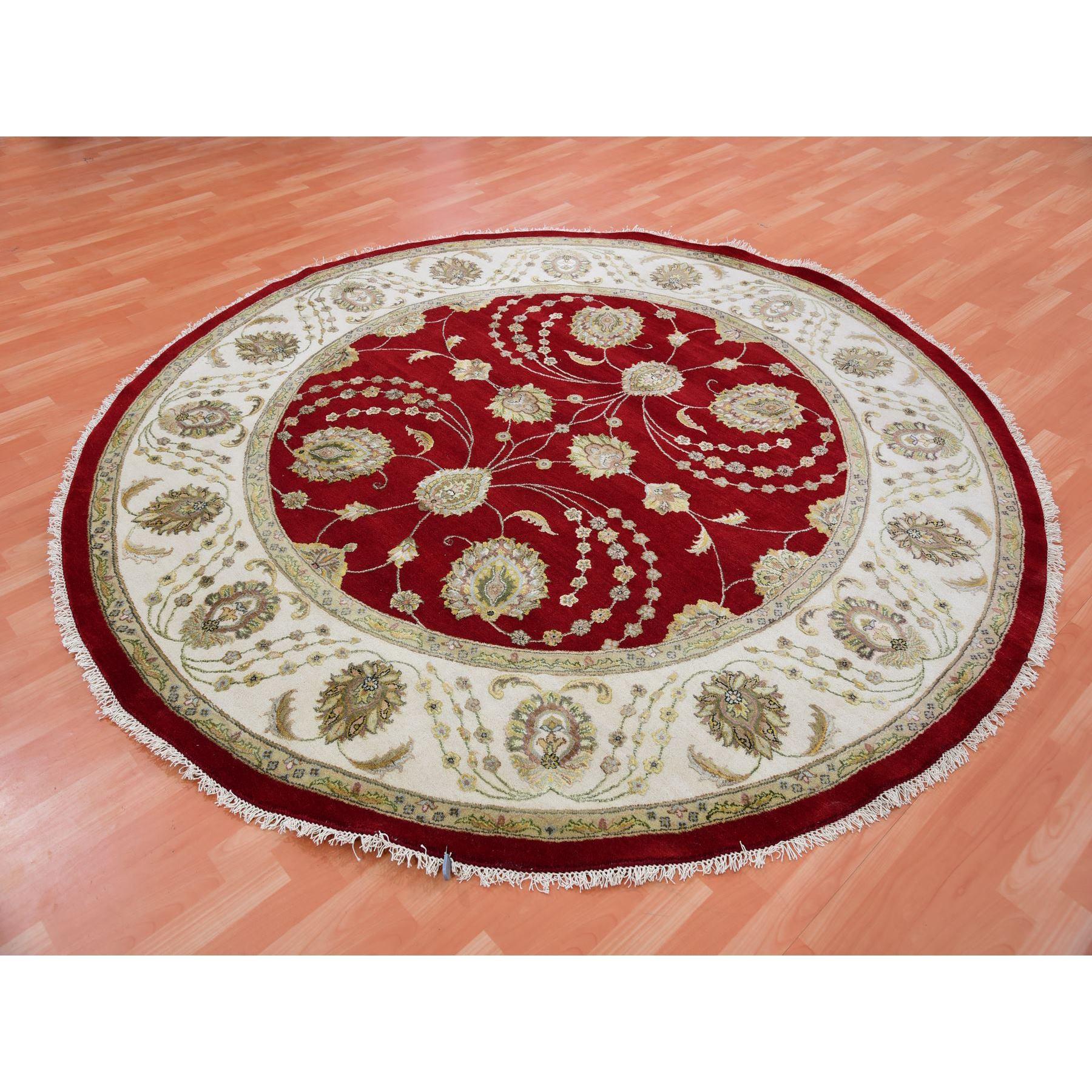 8'x8' Alfombra Oriental Redonda Anudada a Mano de Lana y Seda de Rajastán Rojo Zing Arándano Medieval en venta