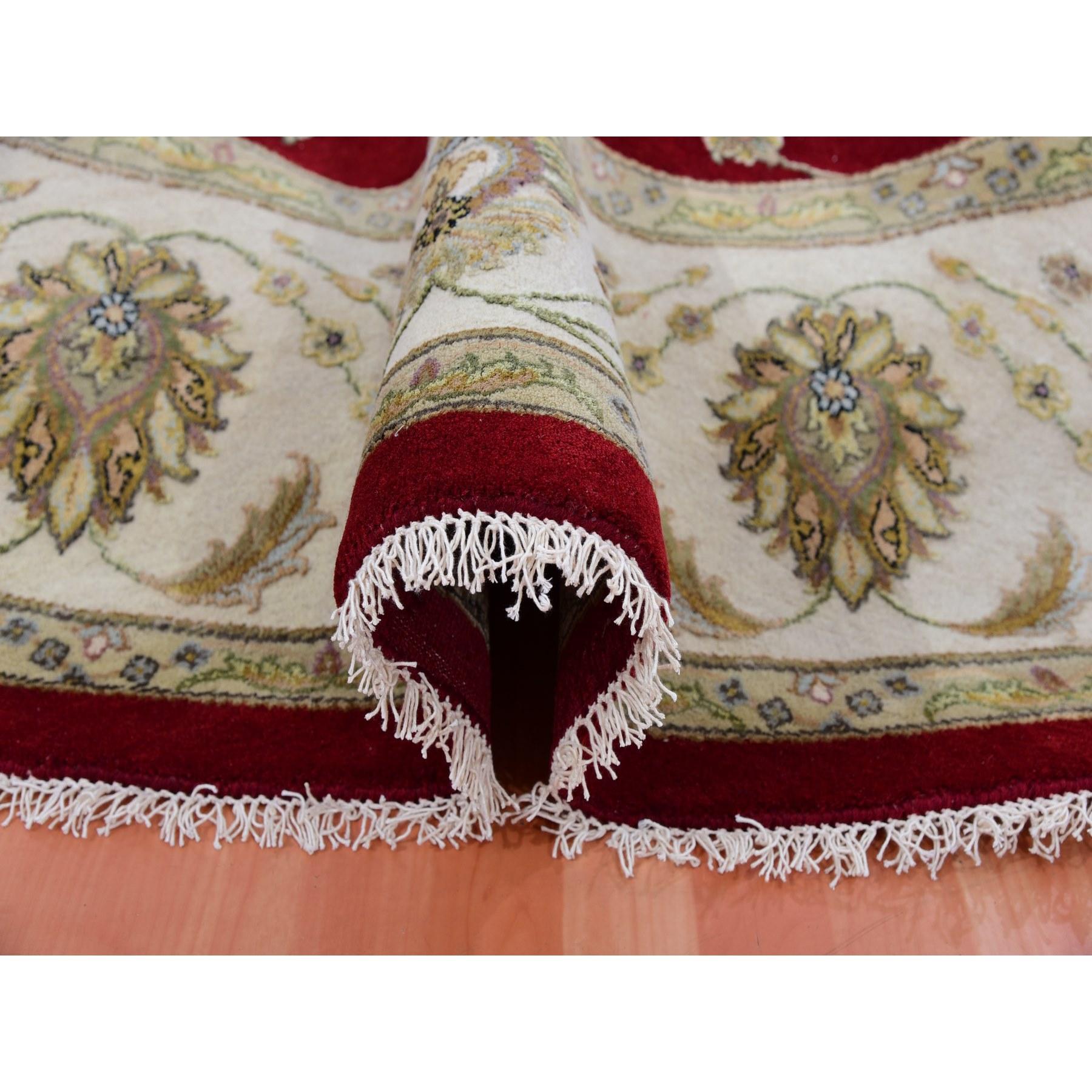 8'x8' Alfombra Oriental Redonda Anudada a Mano de Lana y Seda de Rajastán Rojo Zing Arándano Anudado a mano en venta