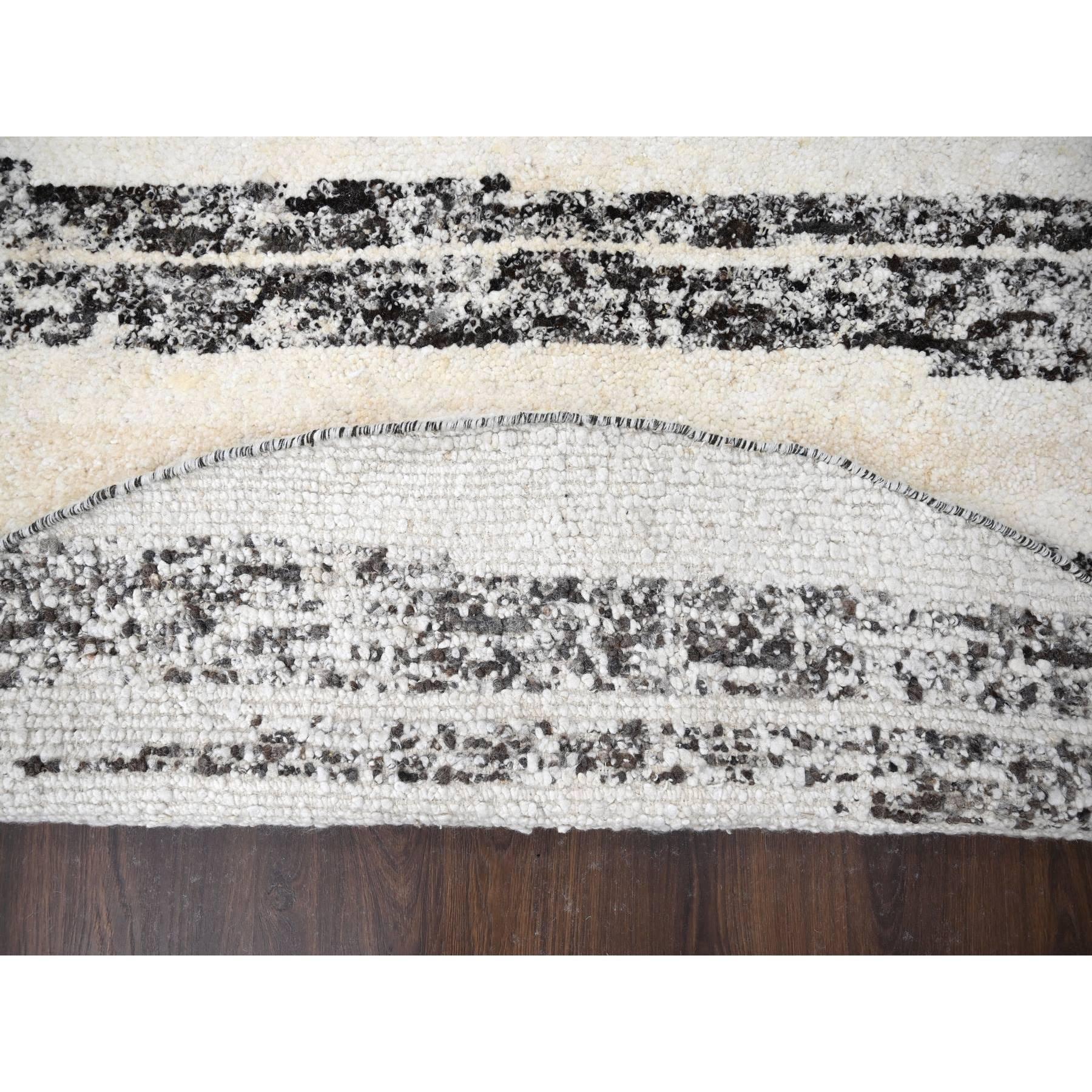 8'x8' Dunkelbraun und Elfenbein Striae Design Wolle Hand geknüpft Runde Teppich (Moderne) im Angebot